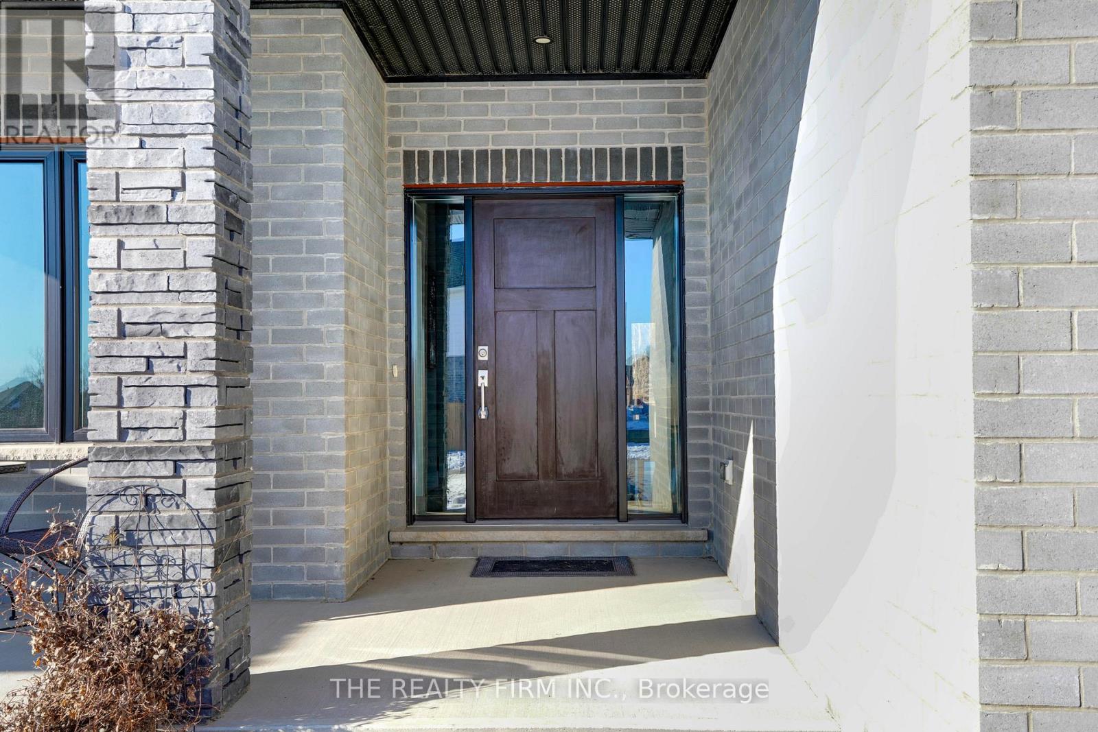 110 Stuart Avenue, Lucan Biddulph (Lucan), Ontario  N0M 2J0 - Photo 4 - X12843782