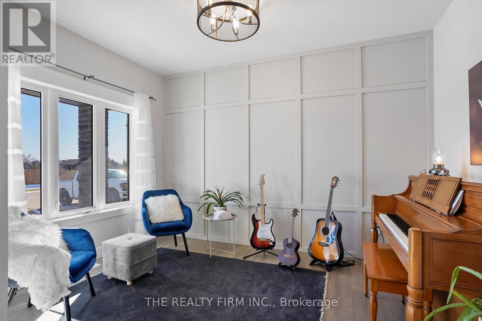 110 Stuart Avenue, Lucan Biddulph (Lucan), Ontario  N0M 2J0 - Photo 6 - X12843782