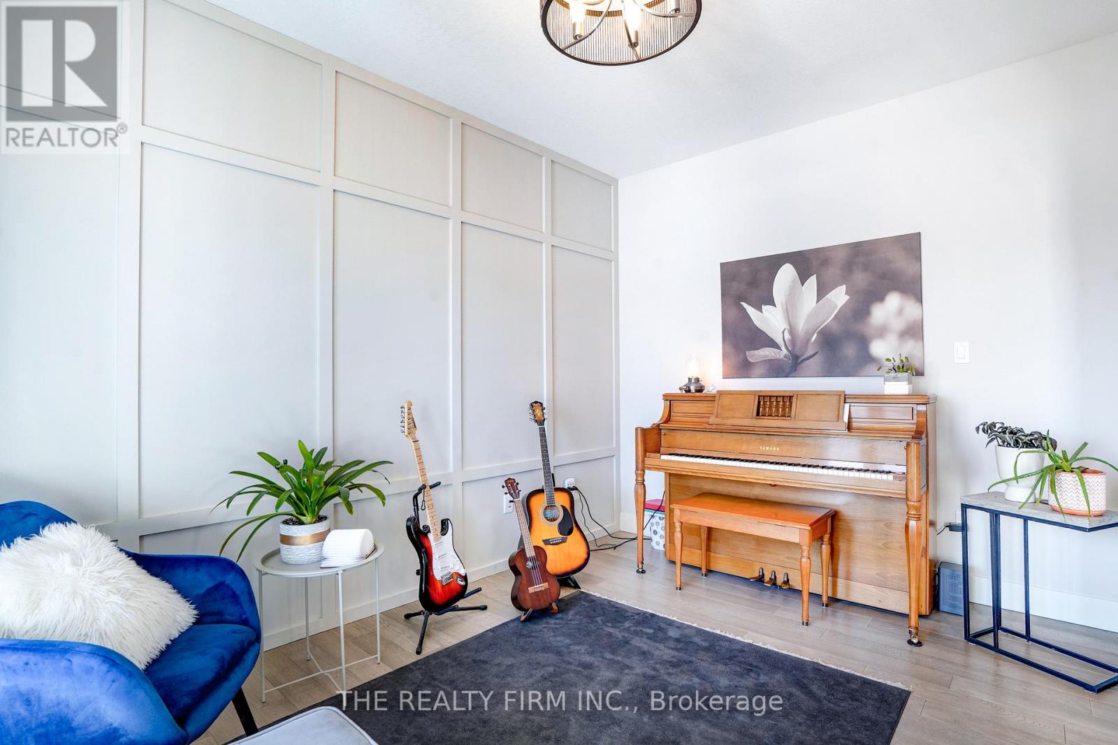 110 Stuart Avenue, Lucan Biddulph (Lucan), Ontario  N0M 2J0 - Photo 7 - X12843782