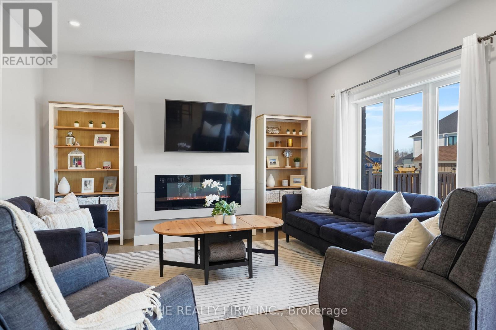 110 Stuart Avenue, Lucan Biddulph (Lucan), Ontario  N0M 2J0 - Photo 8 - X12843782