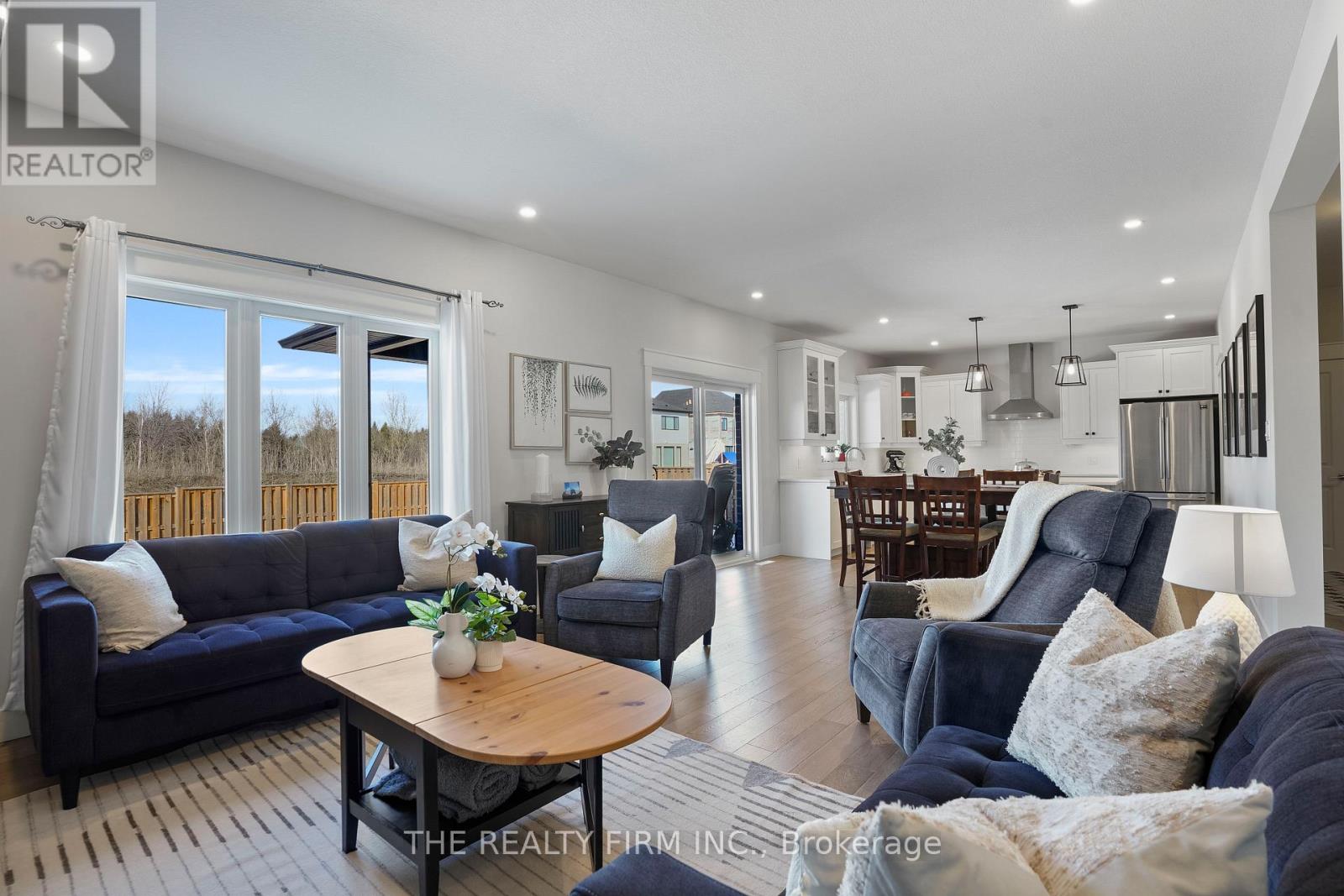 110 Stuart Avenue, Lucan Biddulph (Lucan), Ontario  N0M 2J0 - Photo 9 - X12843782