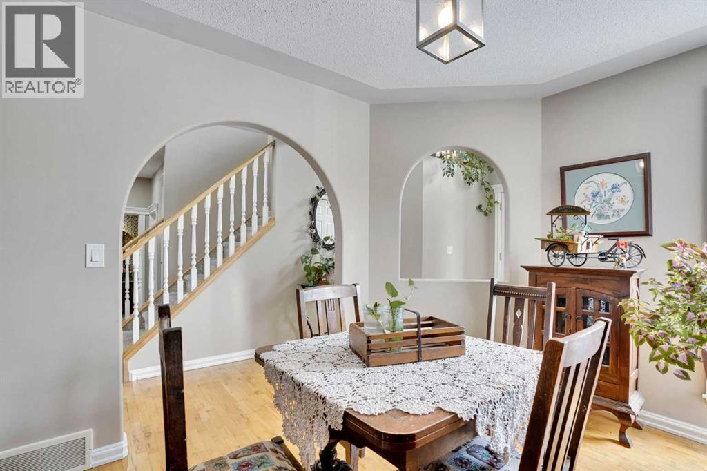 251 Lakeview Cove, Chestermere, Alberta  T1X 1E7 - Photo 5 - A2289312