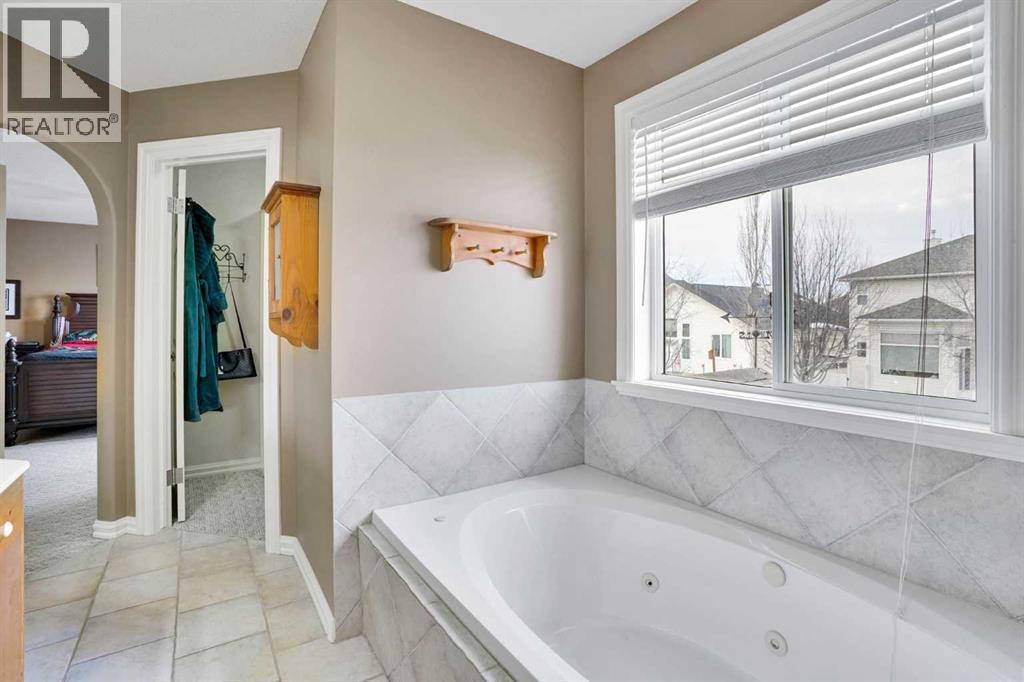 251 Lakeview Cove, Chestermere, Alberta  T1X 1E7 - Photo 32 - A2289312