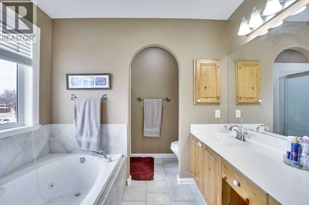 251 Lakeview Cove, Chestermere, Alberta  T1X 1E7 - Photo 31 - A2289312