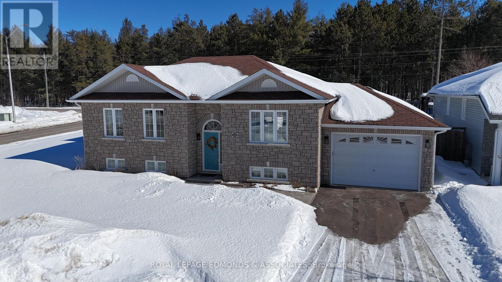 2001 SANDSTONE CRESCENT, Petawawa, Ontario