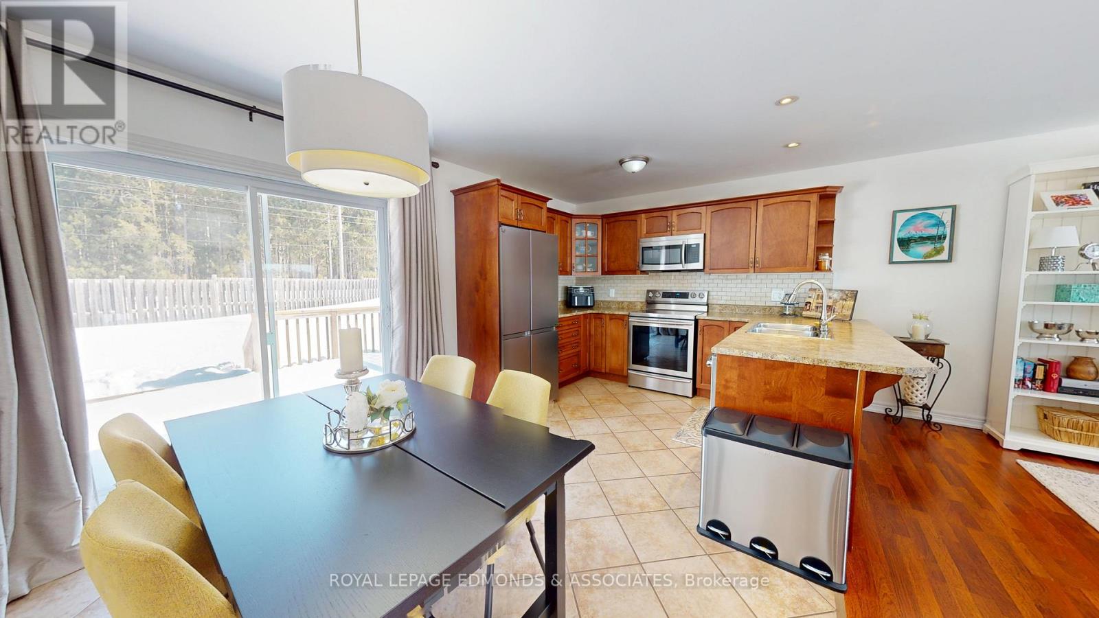 2001 Sandstone Crescent, Petawawa, Ontario  K8H 0B2 - Photo 14 - X12844024