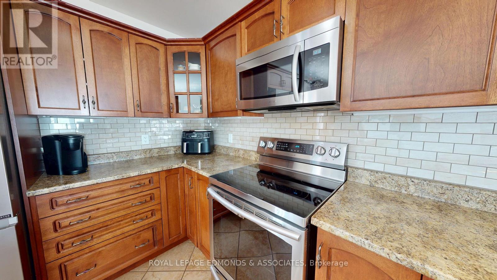 2001 Sandstone Crescent, Petawawa, Ontario  K8H 0B2 - Photo 17 - X12844024