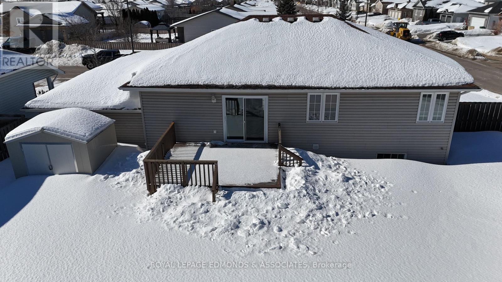 2001 Sandstone Crescent, Petawawa, Ontario  K8H 0B2 - Photo 48 - X12844024