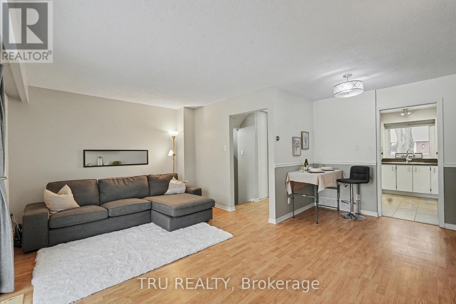 463f Moodie Drive, Ottawa, Ontario  K2H 8T7 - Photo 3 - X12843784