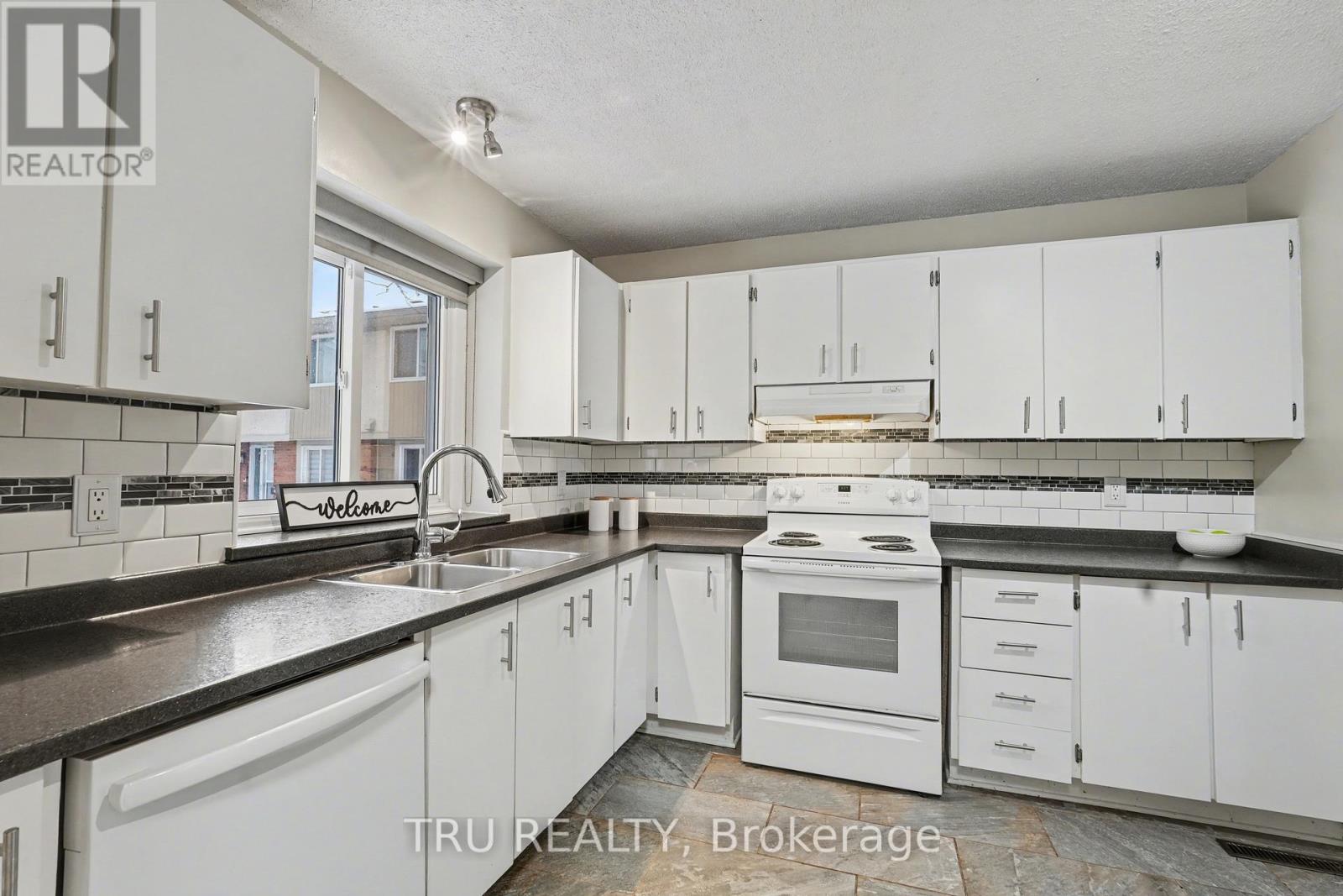 463f Moodie Drive, Ottawa, Ontario  K2H 8T7 - Photo 6 - X12843784