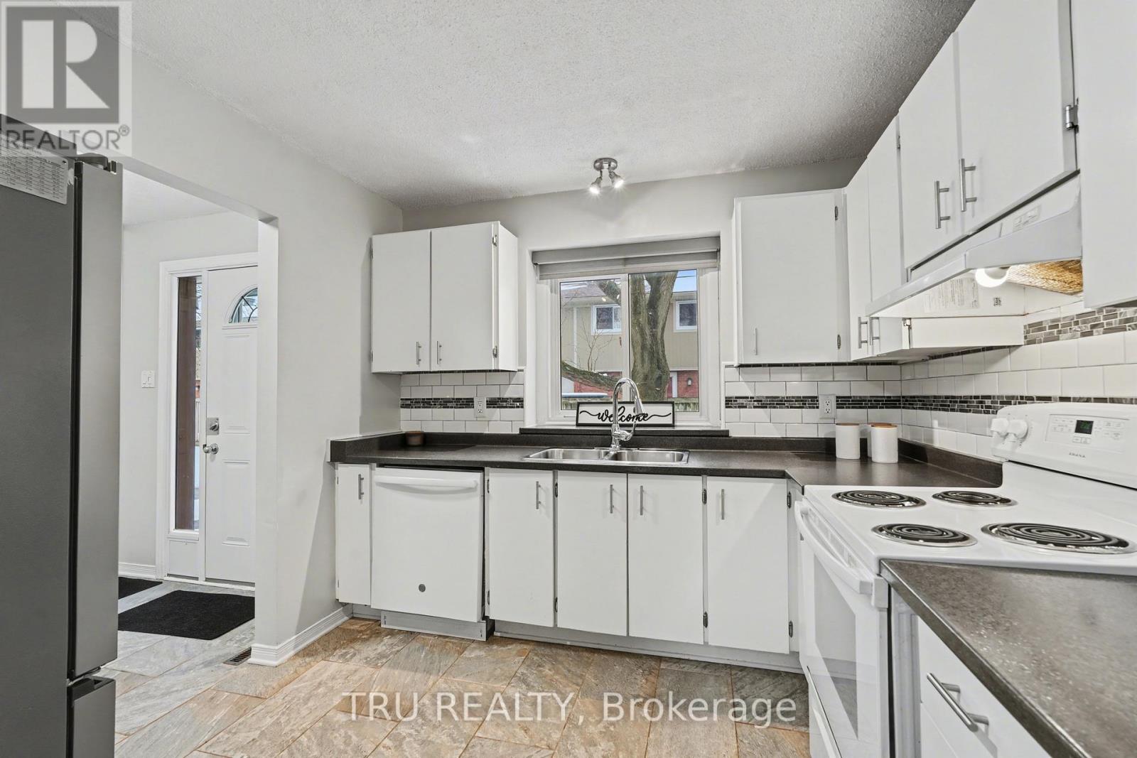 463f Moodie Drive, Ottawa, Ontario  K2H 8T7 - Photo 7 - X12843784