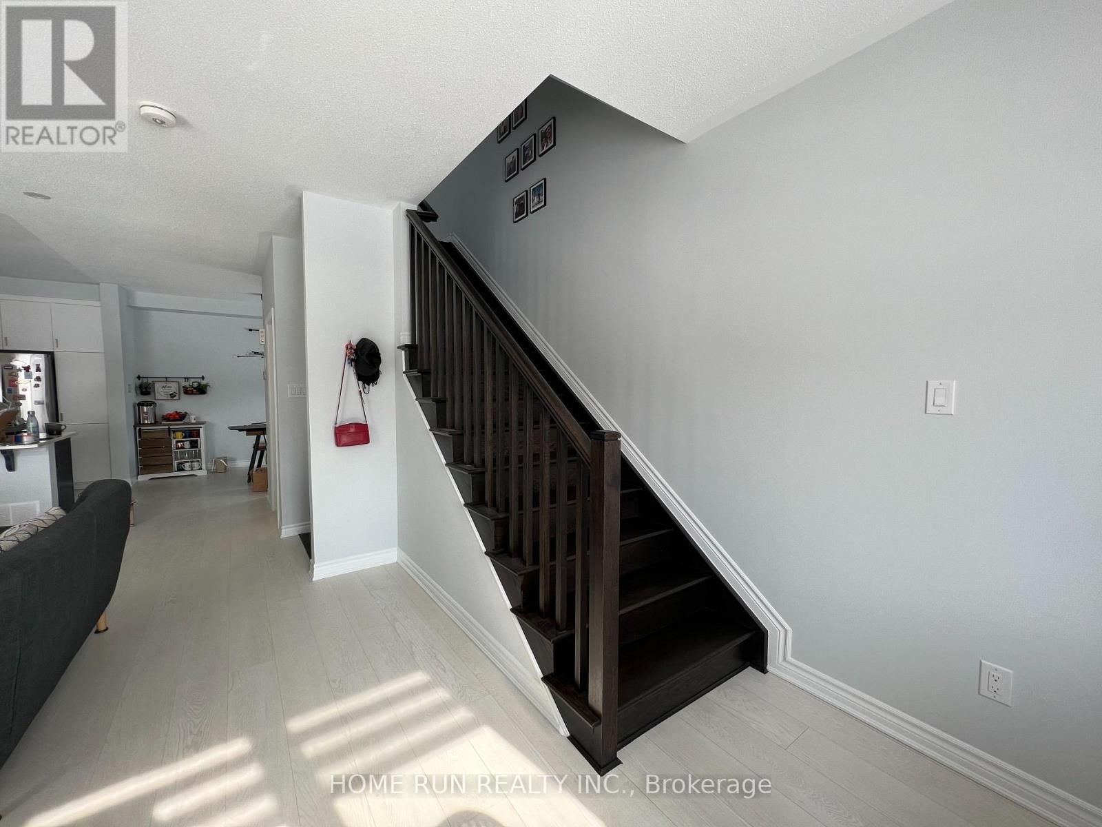 279 Squadron Crescent, Ottawa, Ontario  K1K 5A3 - Photo 9 - X12844004