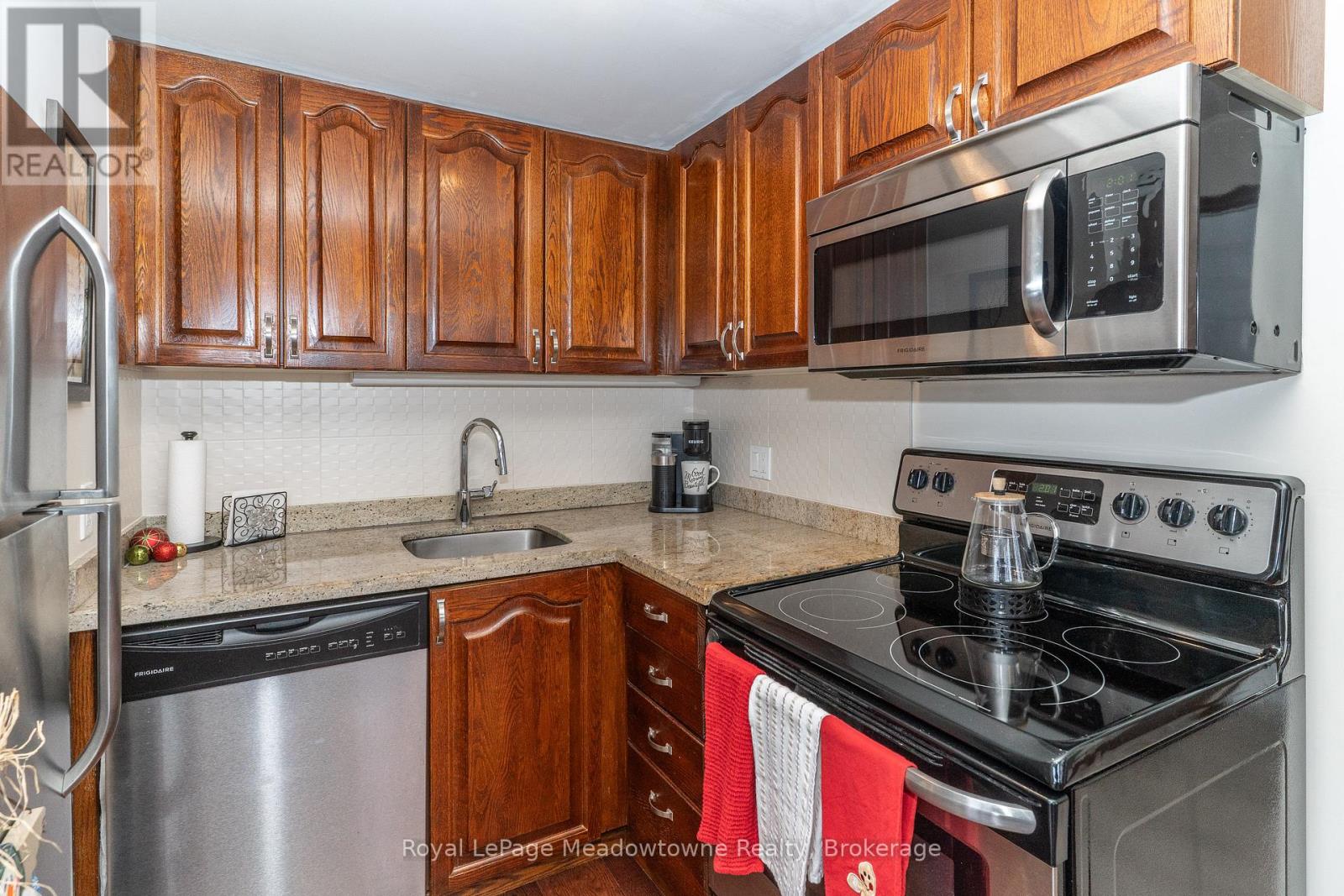 301 - 34 Deerhurst Greens Road, Huntsville, Ontario  P1H 1A9 - Photo 5 - X12843372