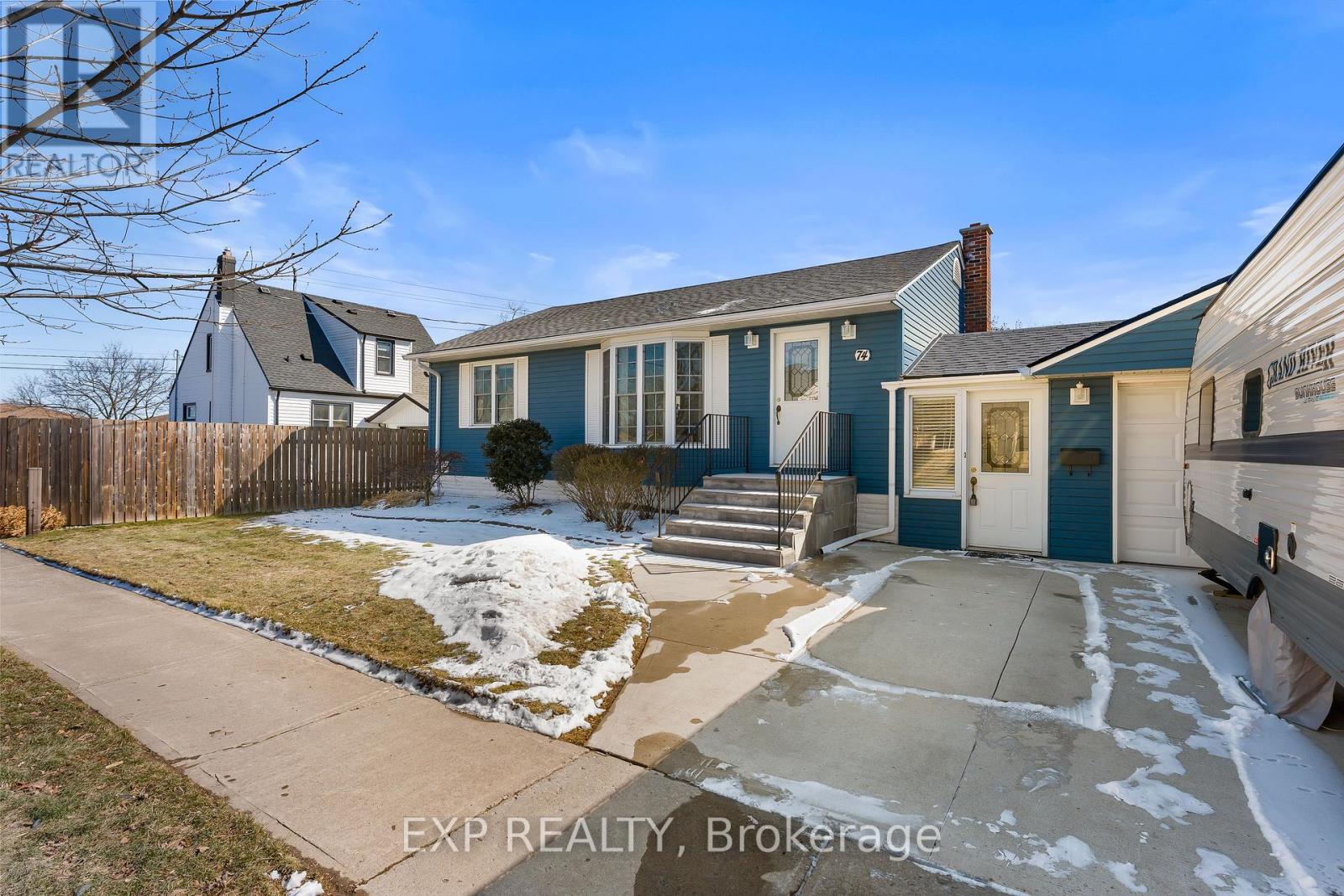 74 Tecumseh Street, St. Catharines, Ontario  L2M 2M6 - Photo 1 - X12844008