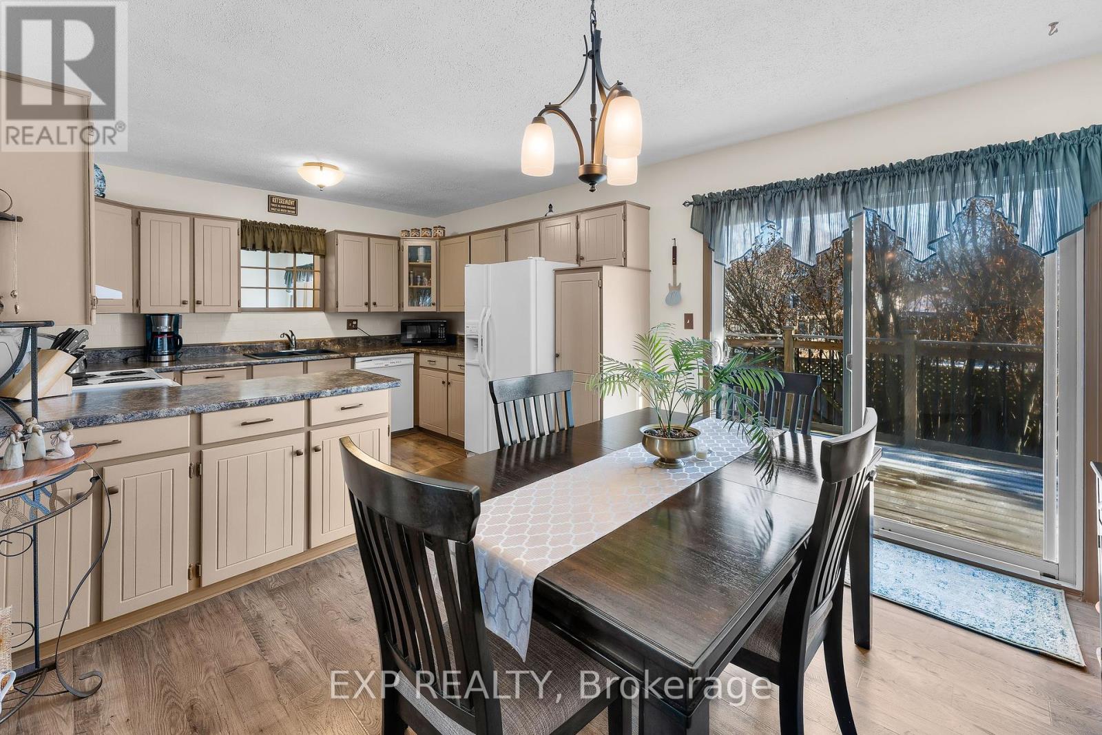 74 Tecumseh Street, St. Catharines, Ontario  L2M 2M6 - Photo 12 - X12844008