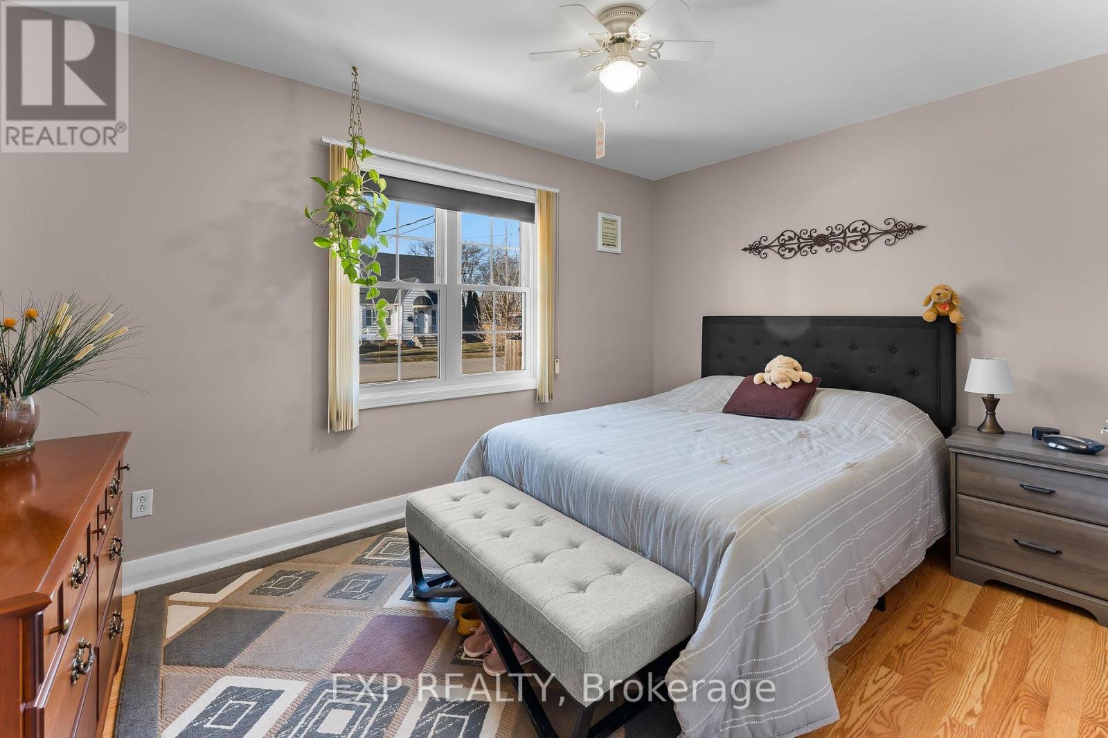 74 Tecumseh Street, St. Catharines, Ontario  L2M 2M6 - Photo 15 - X12844008
