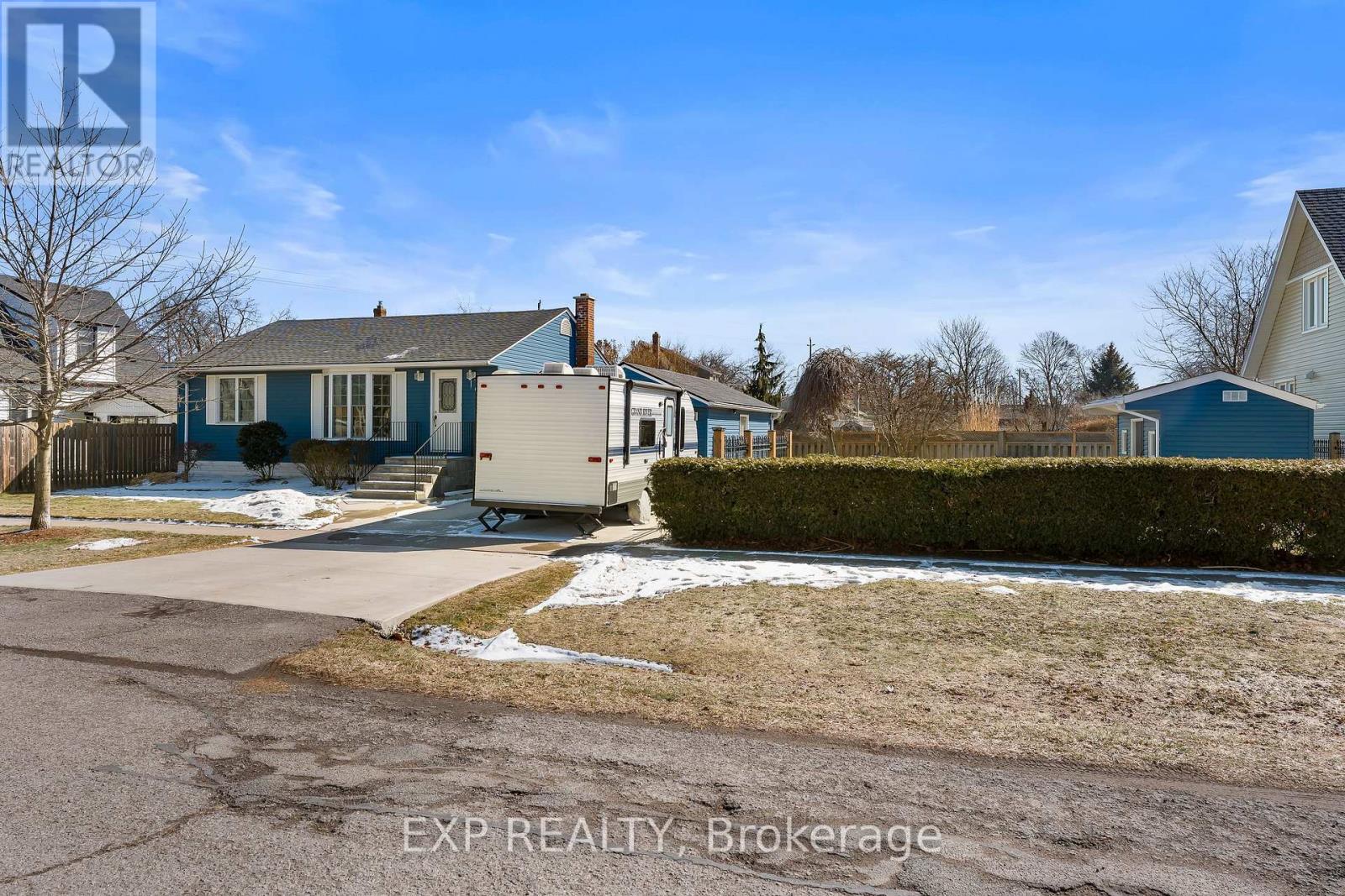 74 Tecumseh Street, St. Catharines, Ontario  L2M 2M6 - Photo 3 - X12844008