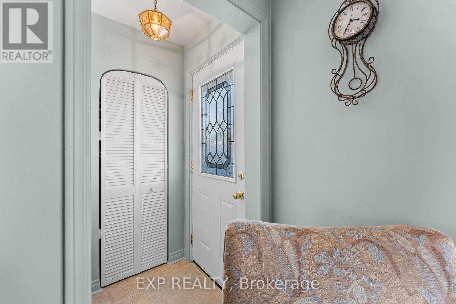 74 Tecumseh Street, St. Catharines, Ontario  L2M 2M6 - Photo 4 - X12844008