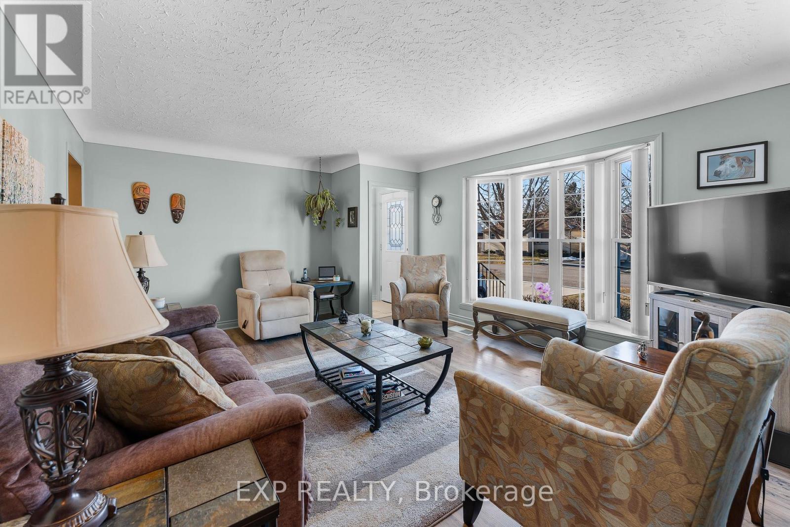 74 Tecumseh Street, St. Catharines, Ontario  L2M 2M6 - Photo 5 - X12844008