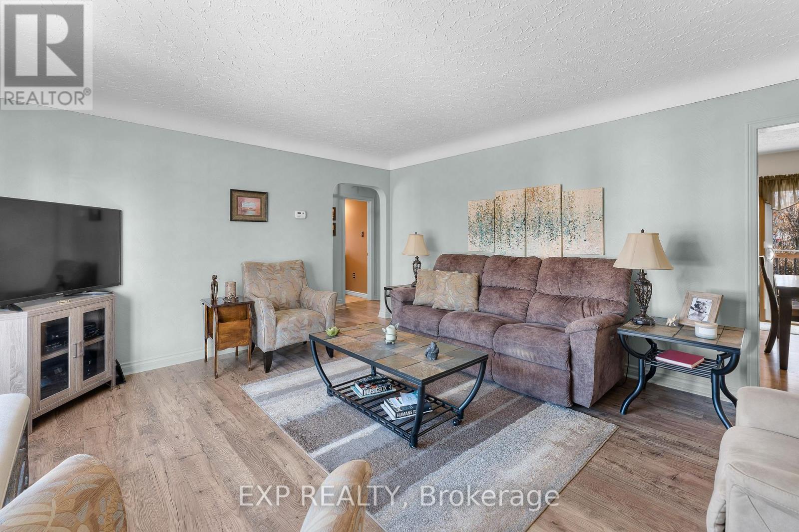 74 Tecumseh Street, St. Catharines, Ontario  L2M 2M6 - Photo 6 - X12844008