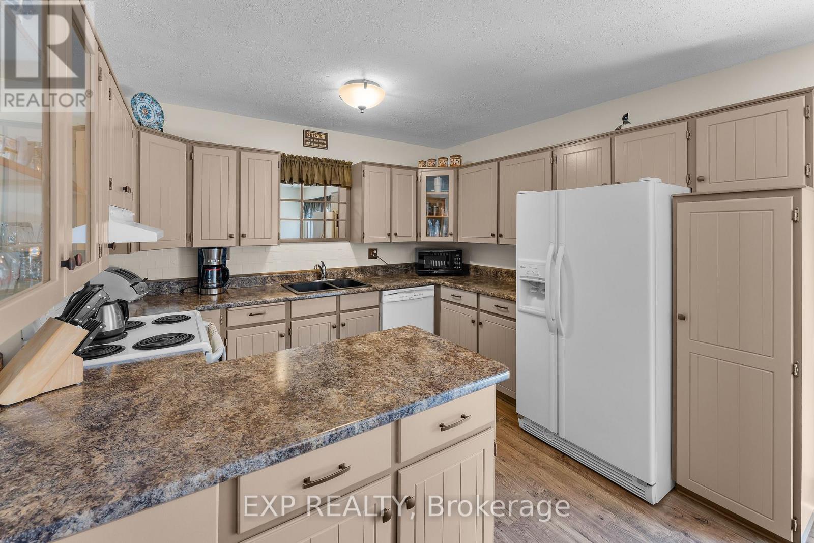 74 Tecumseh Street, St. Catharines, Ontario  L2M 2M6 - Photo 7 - X12844008