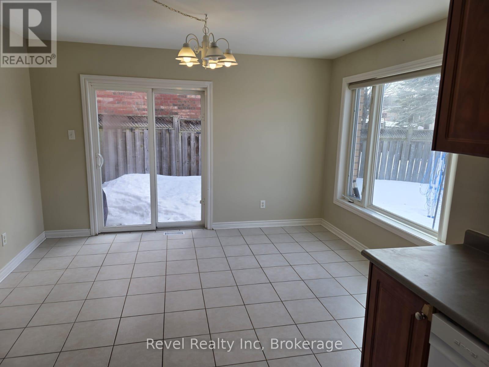 1026 Whitney Crescent, Midland, Ontario  L4R 5N3 - Photo 3 - S12843710