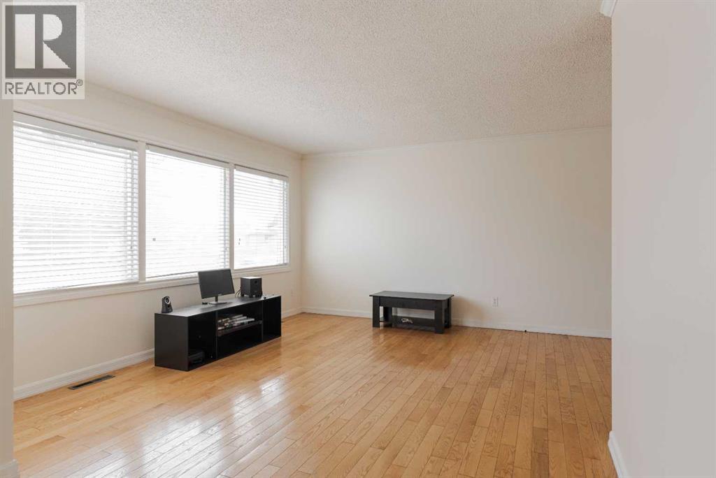 32 Moberly Crescent, Fort Mcmurray, Alberta  T9H 1G9 - Photo 6 - A2289434