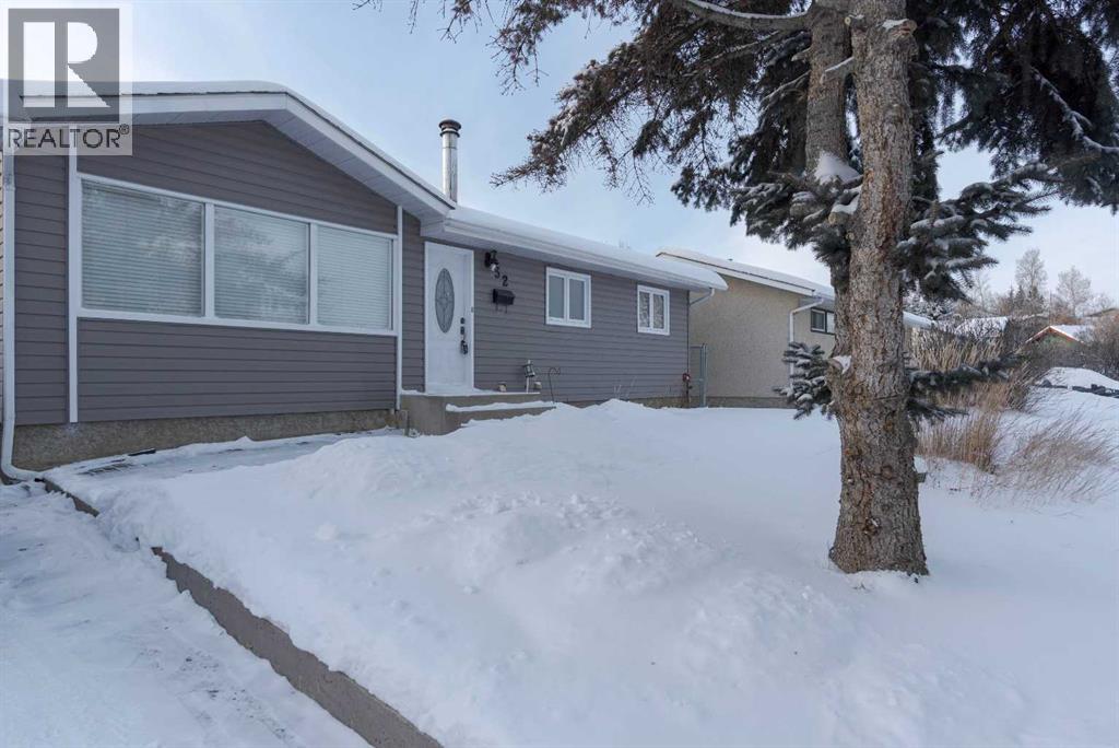 32 Moberly Crescent, Fort Mcmurray, Alberta  T9H 1G9 - Photo 2 - A2289434