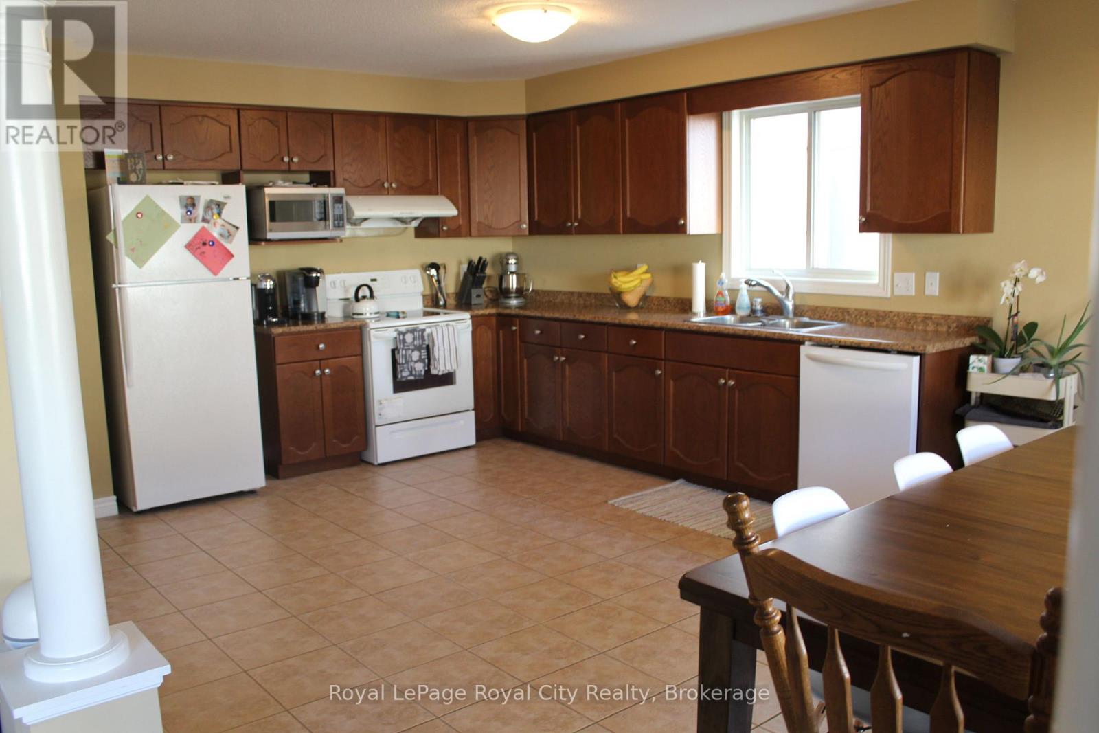 74 Bard Boulevard, Guelph, Ontario  N1L 0E3 - Photo 3 - X12843974