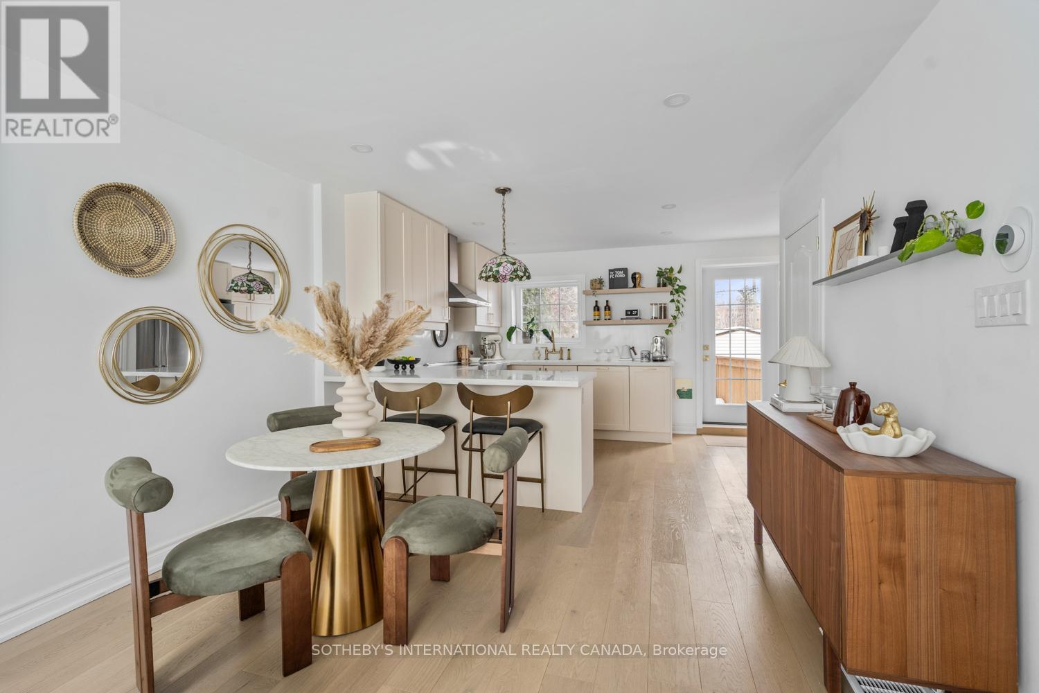 114 GLENVALE BOULEVARD, Toronto, Ontario