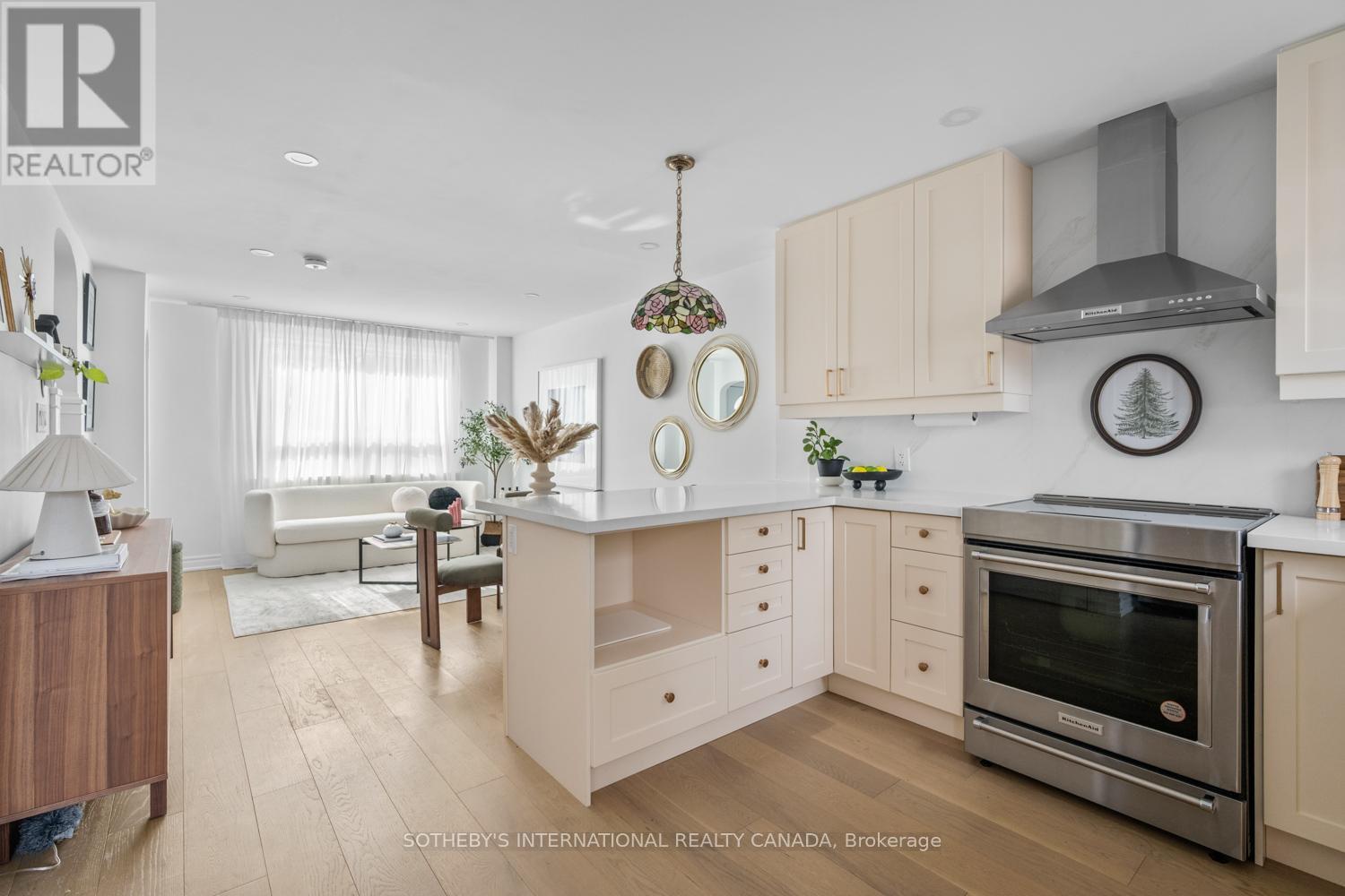 114 Glenvale Boulevard, Toronto, Ontario  M4G 2V9 - Photo 10 - C12843802