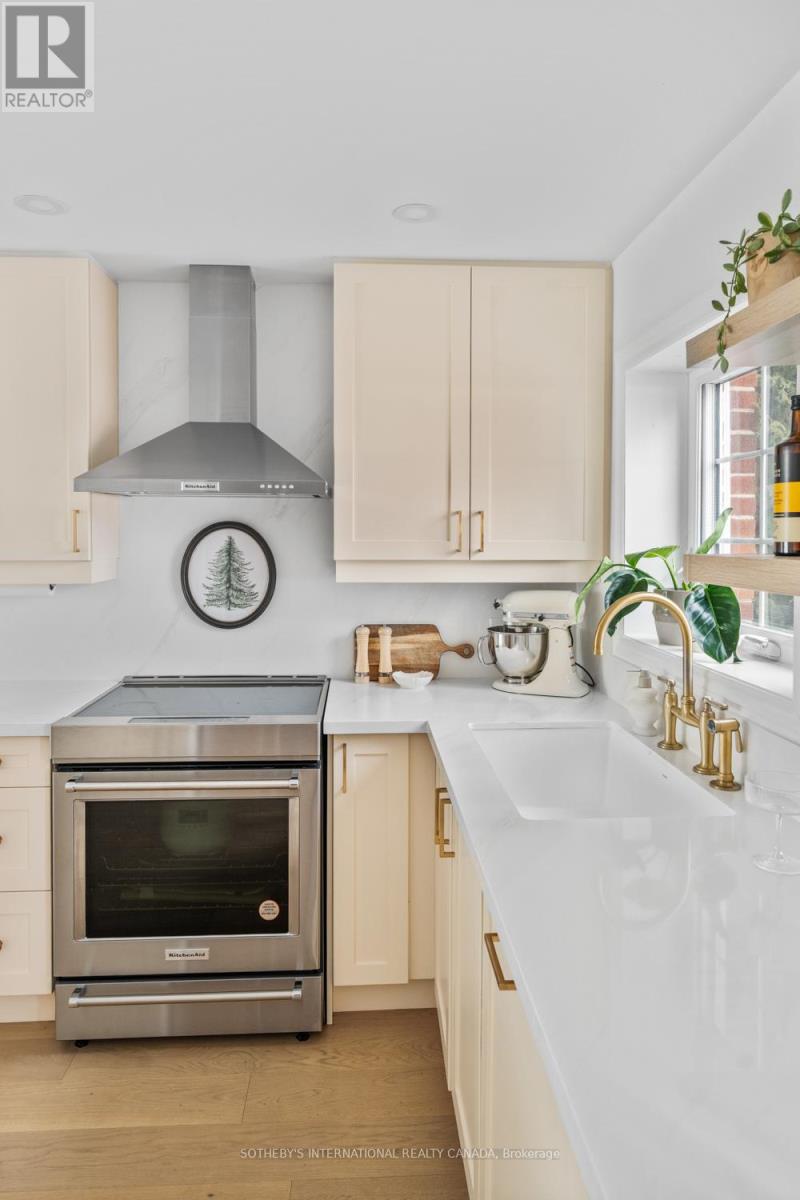 114 Glenvale Boulevard, Toronto, Ontario  M4G 2V9 - Photo 11 - C12843802