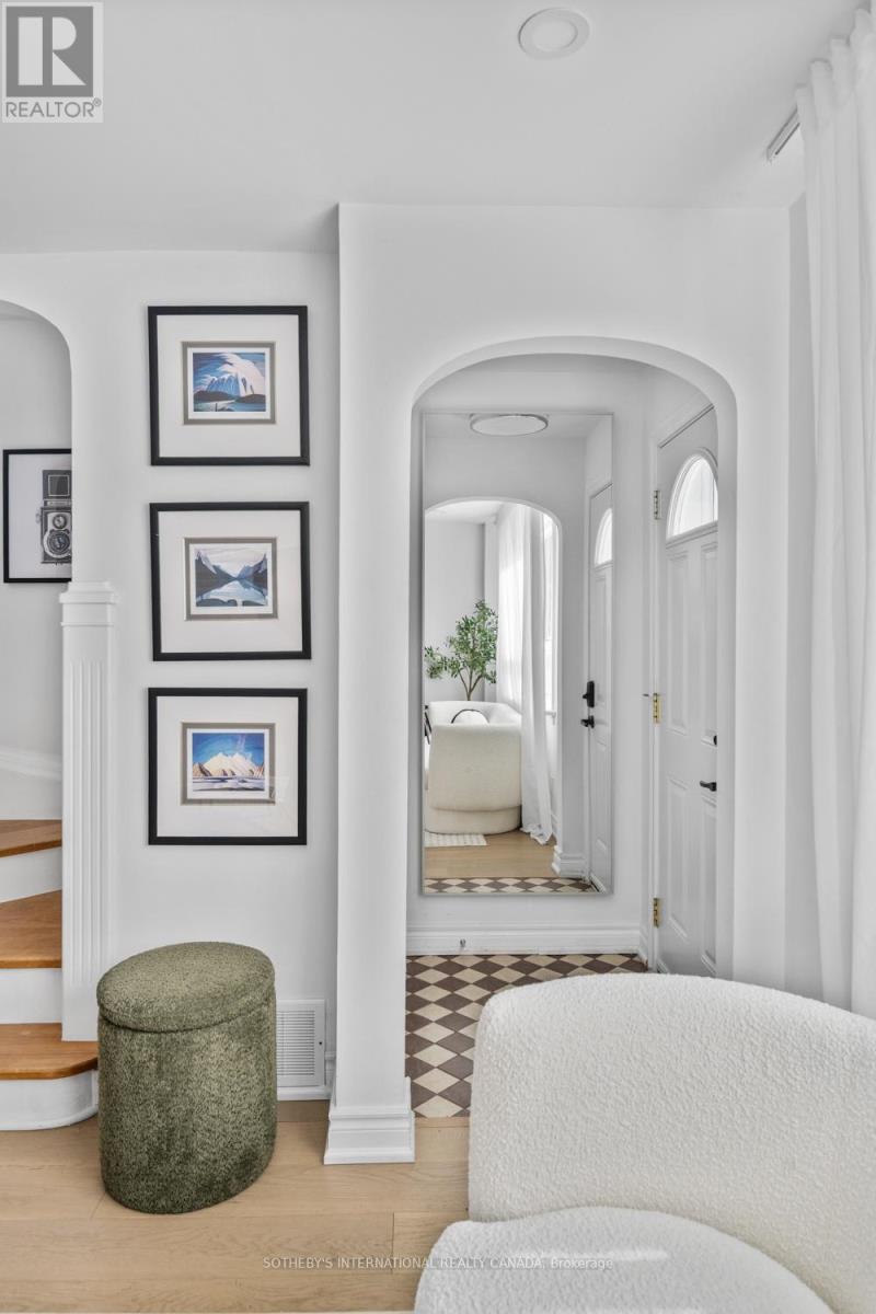 114 Glenvale Boulevard, Toronto, Ontario  M4G 2V9 - Photo 2 - C12843802