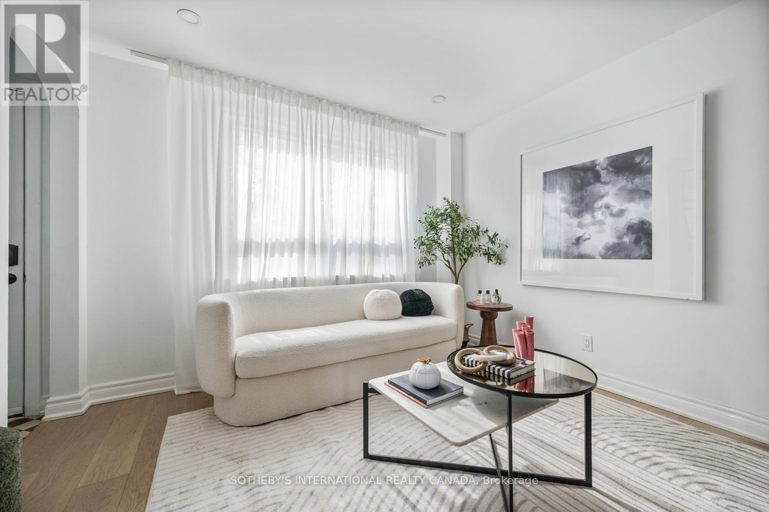 114 Glenvale Boulevard, Toronto, Ontario  M4G 2V9 - Photo 3 - C12843802