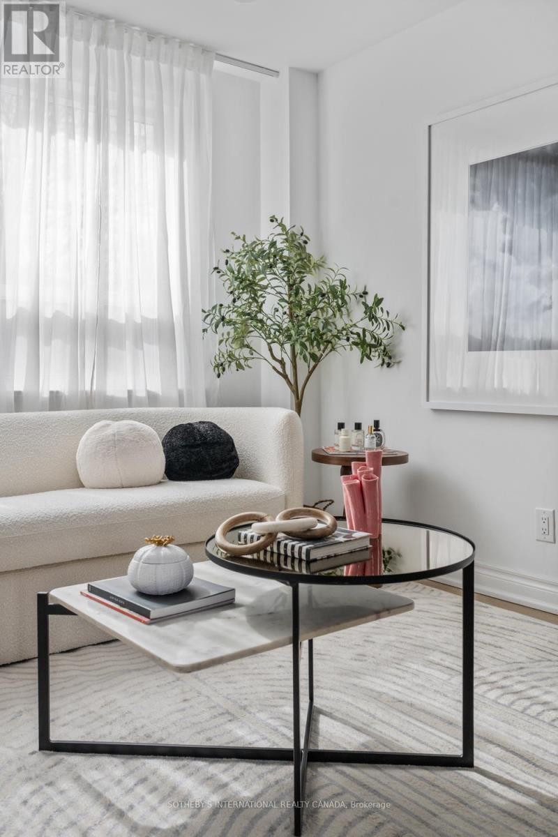 114 Glenvale Boulevard, Toronto, Ontario  M4G 2V9 - Photo 4 - C12843802