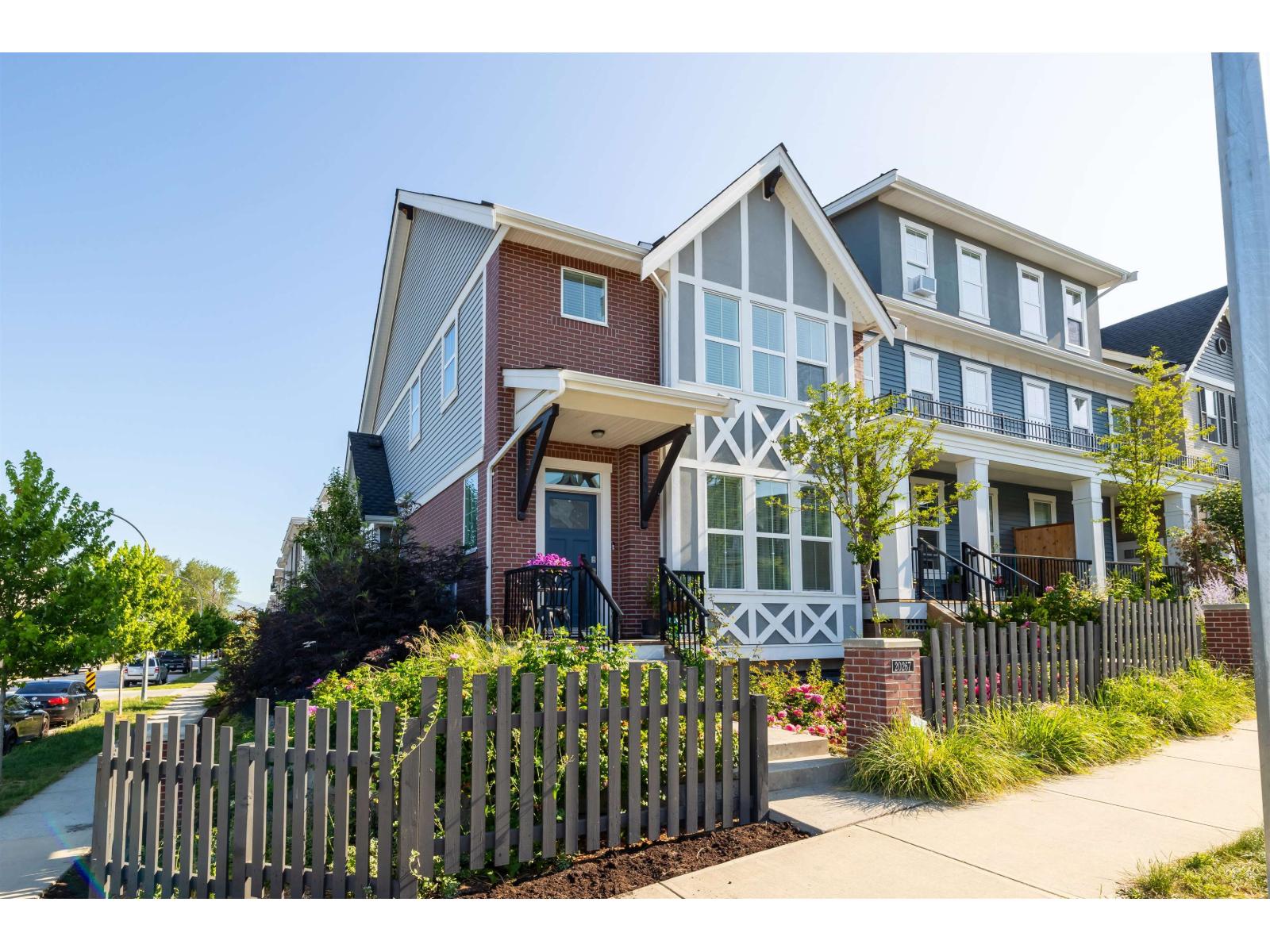 20267 82b Avenue, Langley, British Columbia  V2Y 0Y8 - Photo 1 - R3095388