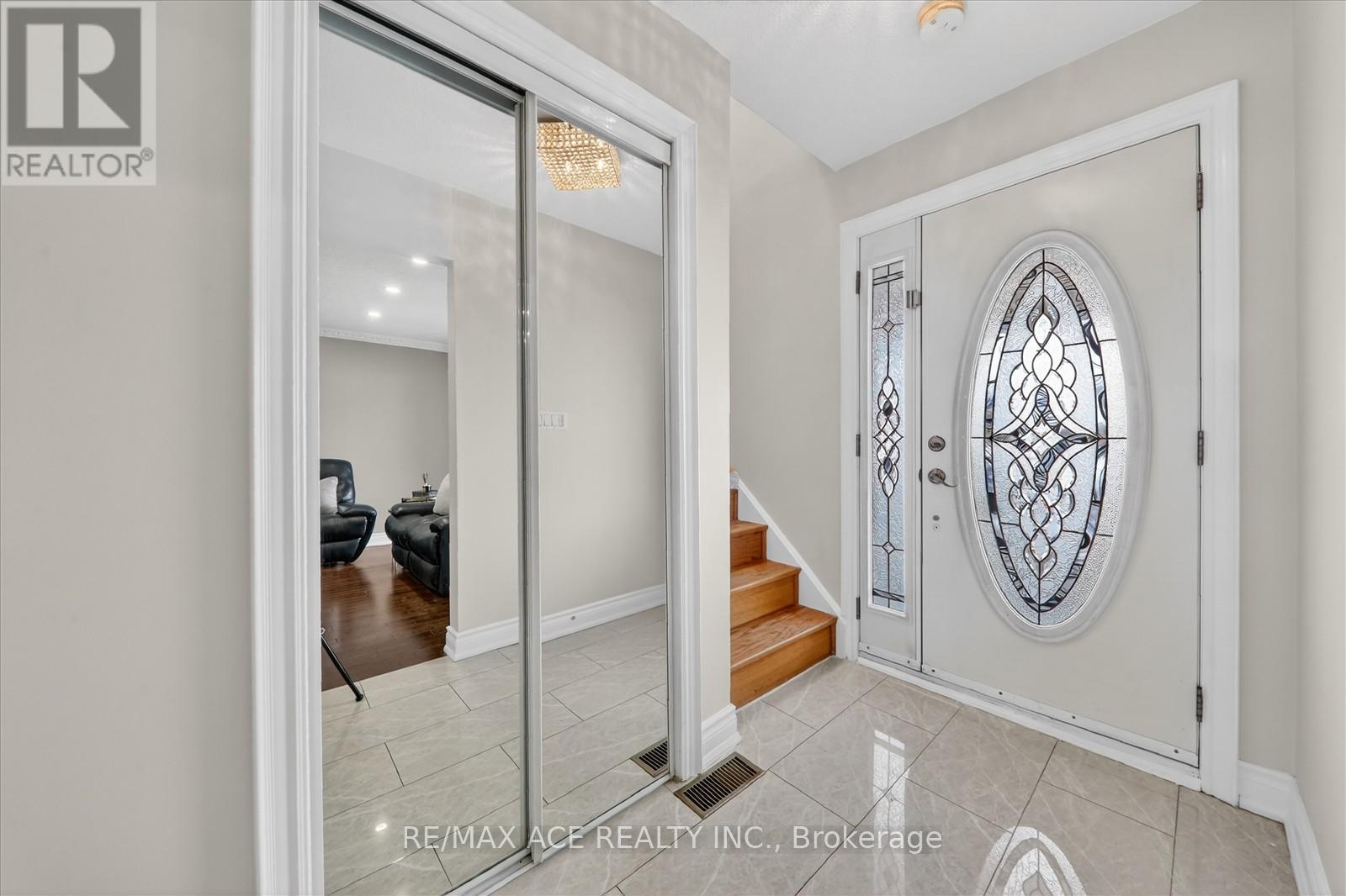 49 Winstanly Crescent, Toronto, Ontario  M1B 1N3 - Photo 11 - E12843668