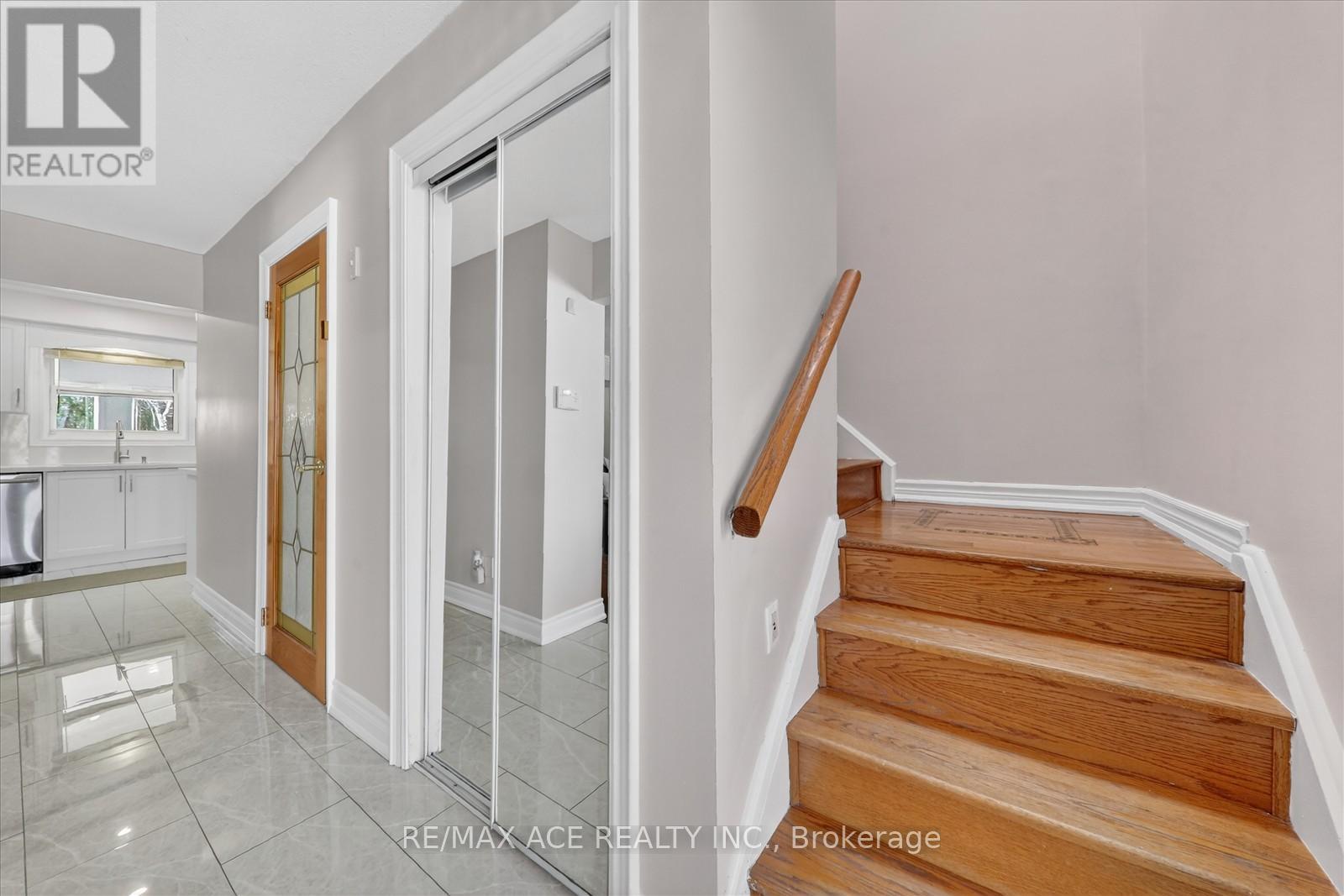 49 Winstanly Crescent, Toronto, Ontario  M1B 1N3 - Photo 12 - E12843668