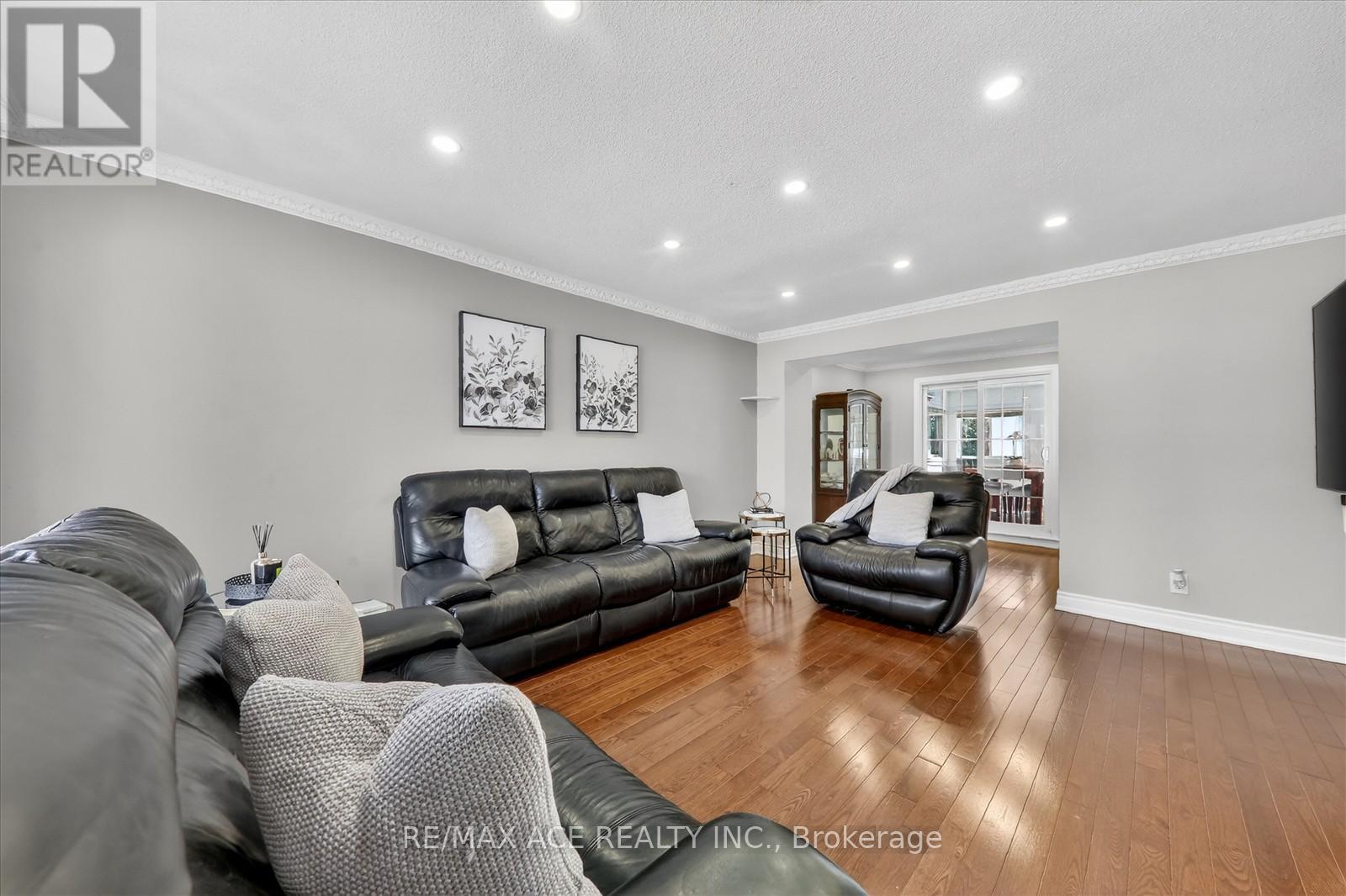 49 Winstanly Crescent, Toronto, Ontario  M1B 1N3 - Photo 16 - E12843668