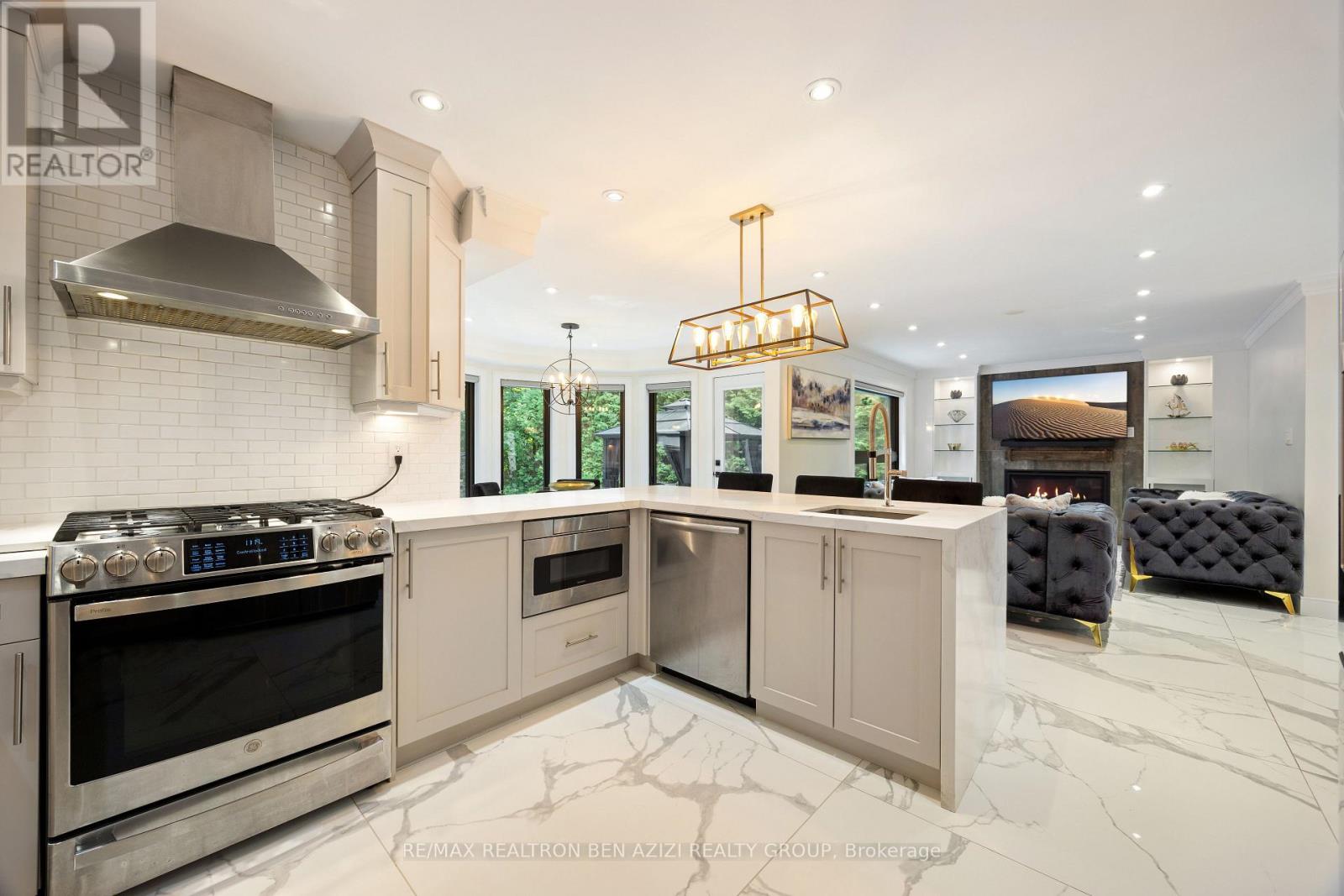 78 Charing Crescent, Aurora, Ontario  L4G 6P5 - Photo 11 - N12843686