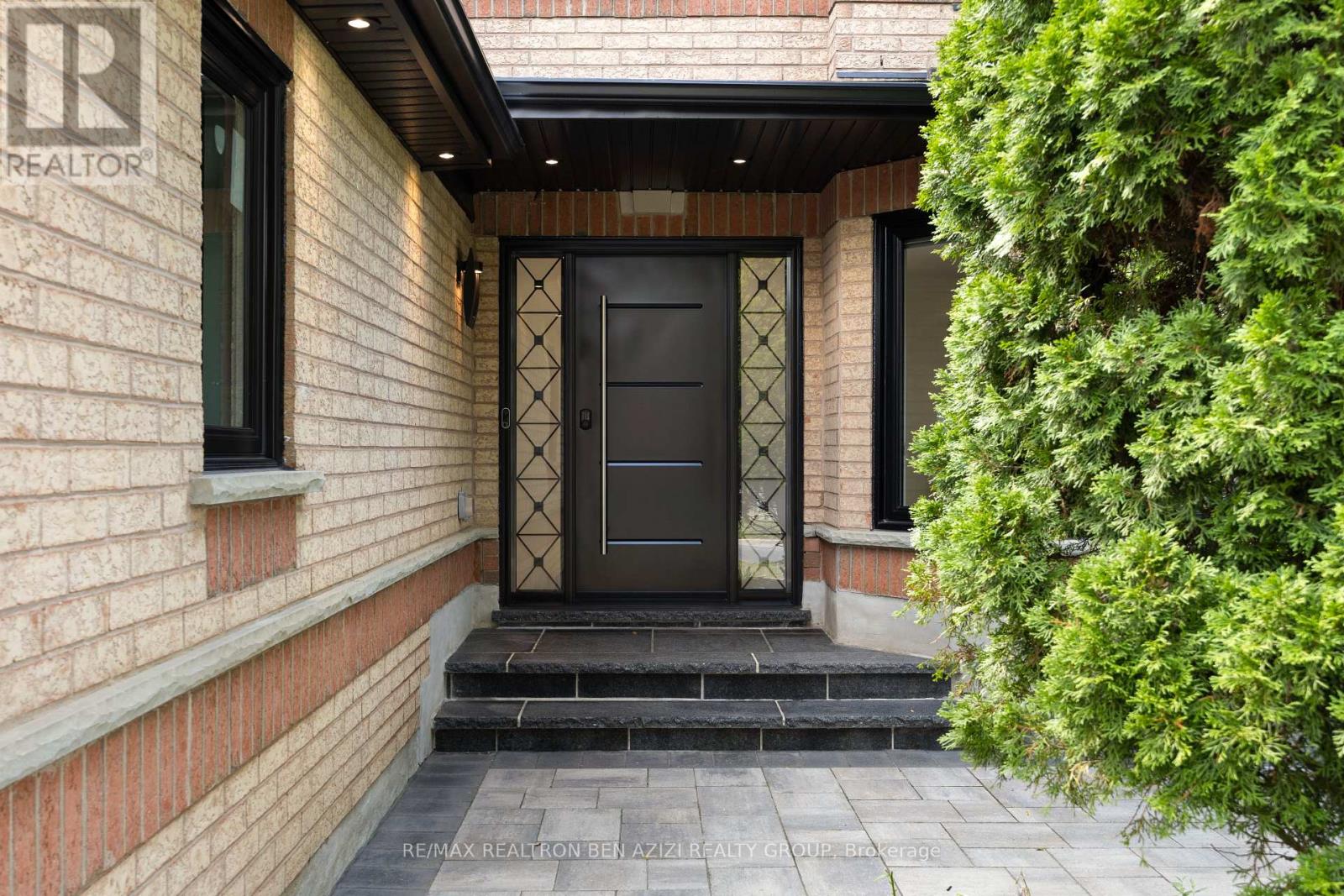 78 Charing Crescent, Aurora, Ontario  L4G 6P5 - Photo 4 - N12843686