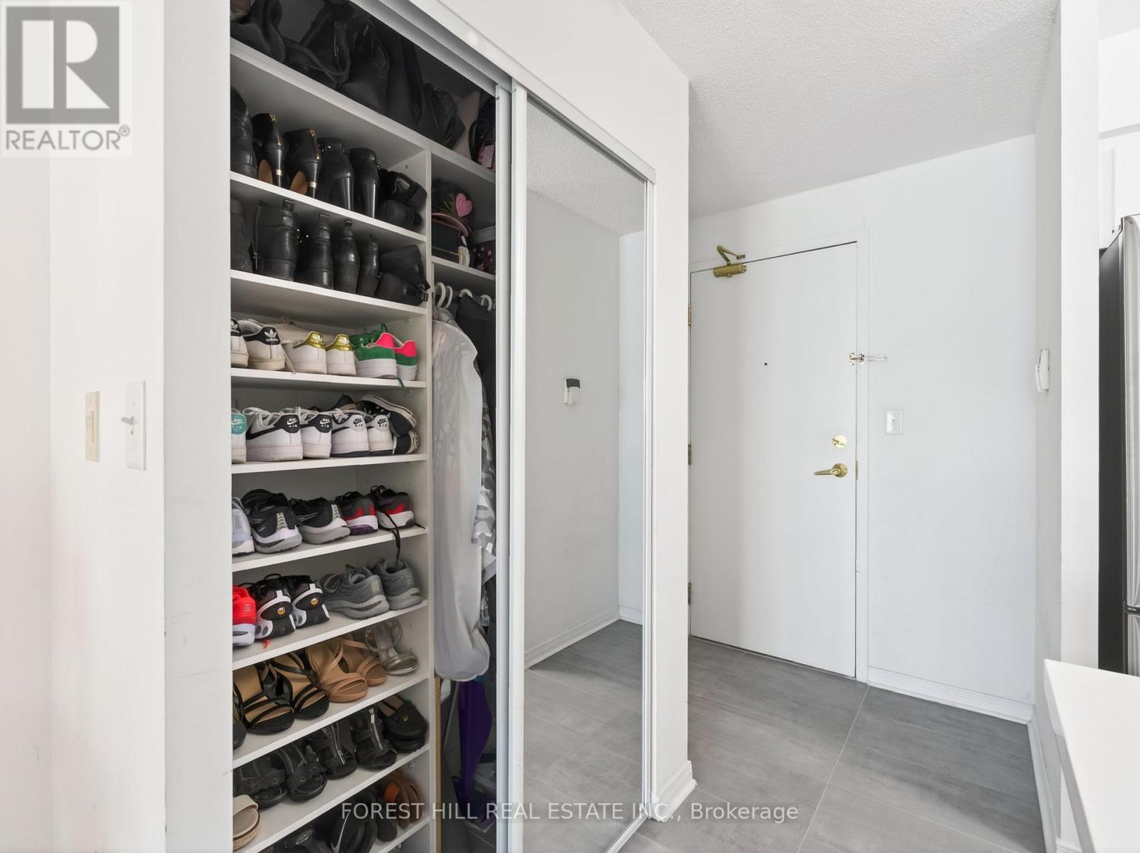 409 - 39 Oneida Crescent, Richmond Hill, Ontario  L4G 0S2 - Photo 4 - N12843846