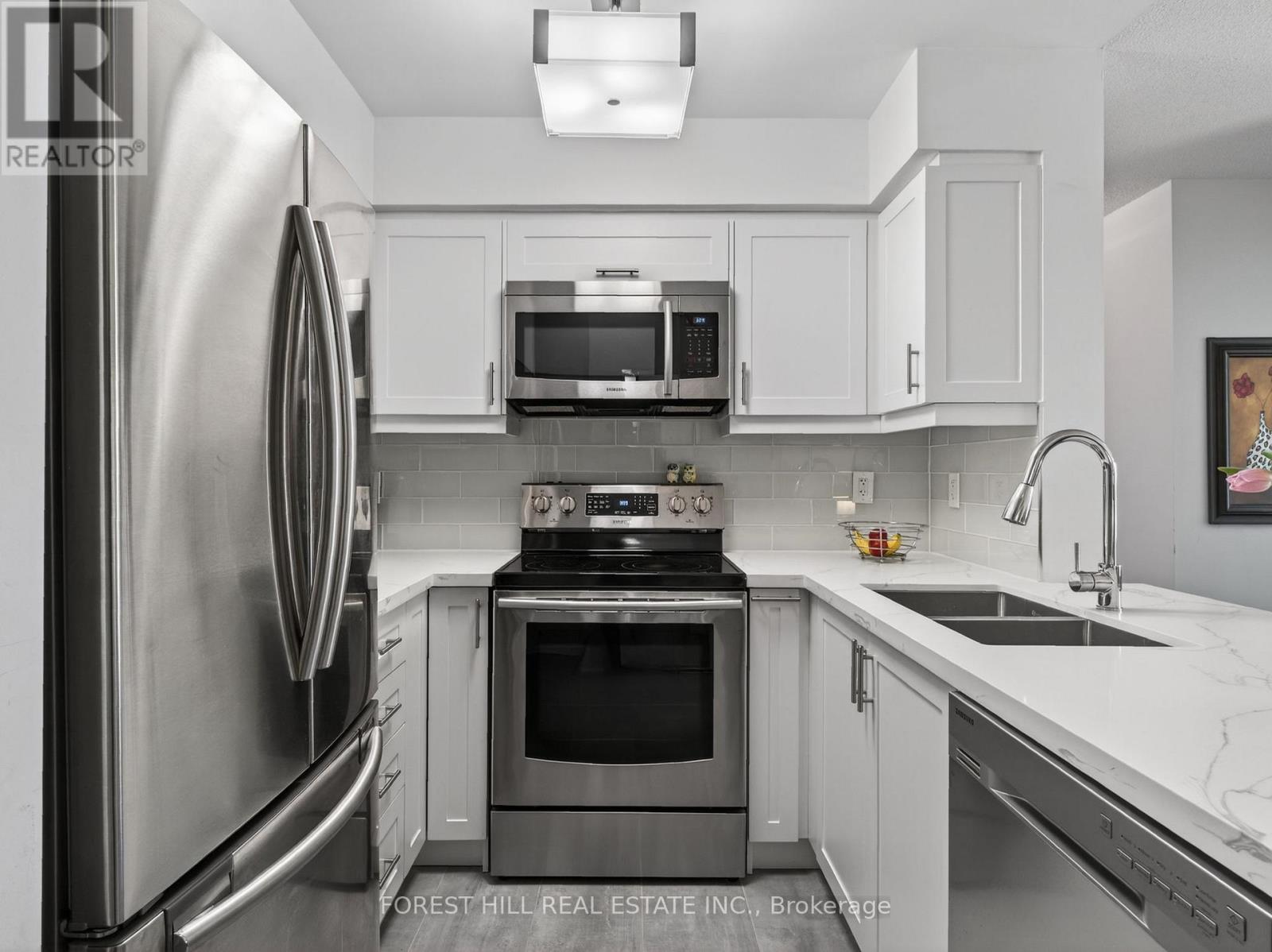 409 - 39 Oneida Crescent, Richmond Hill, Ontario  L4G 0S2 - Photo 8 - N12843846