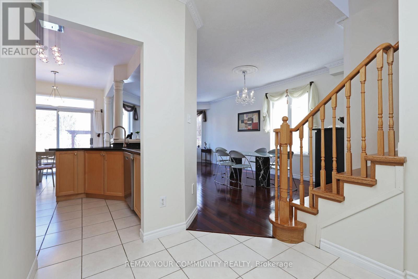 30 Trout Lily Avenue, Markham, Ontario  L3S 4C3 - Photo 6 - N12843860