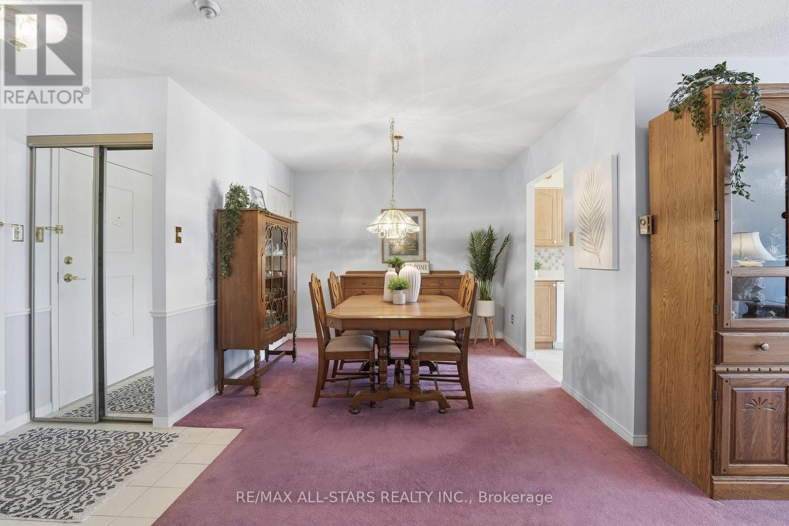 301 - 111 Grew Boulevard, Georgina, Ontario  L0E 1L0 - Photo 13 - N12844036