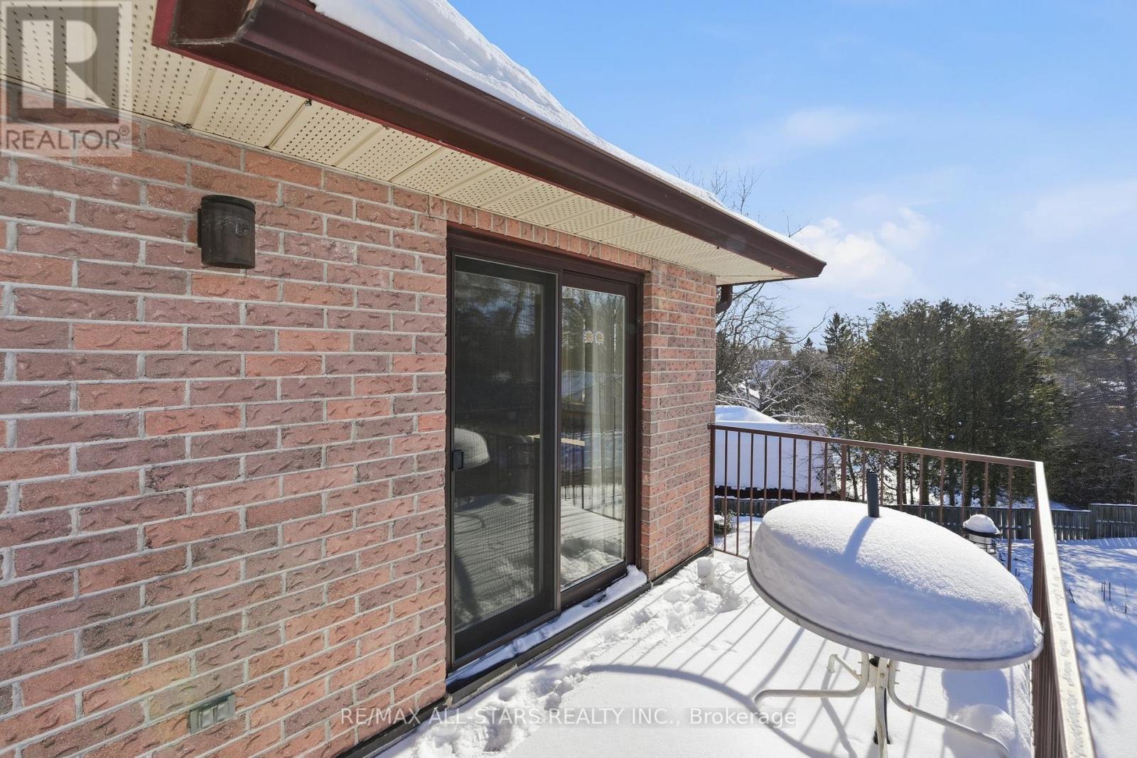 301 - 111 Grew Boulevard, Georgina, Ontario  L0E 1L0 - Photo 25 - N12844036