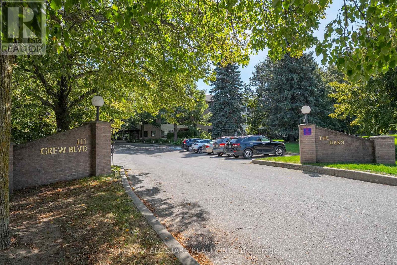 301 - 111 Grew Boulevard, Georgina, Ontario  L0E 1L0 - Photo 3 - N12844036