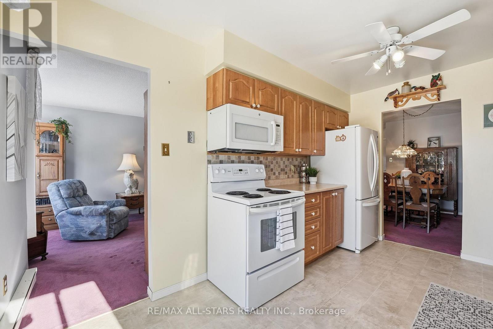 301 - 111 Grew Boulevard, Georgina, Ontario  L0E 1L0 - Photo 6 - N12844036