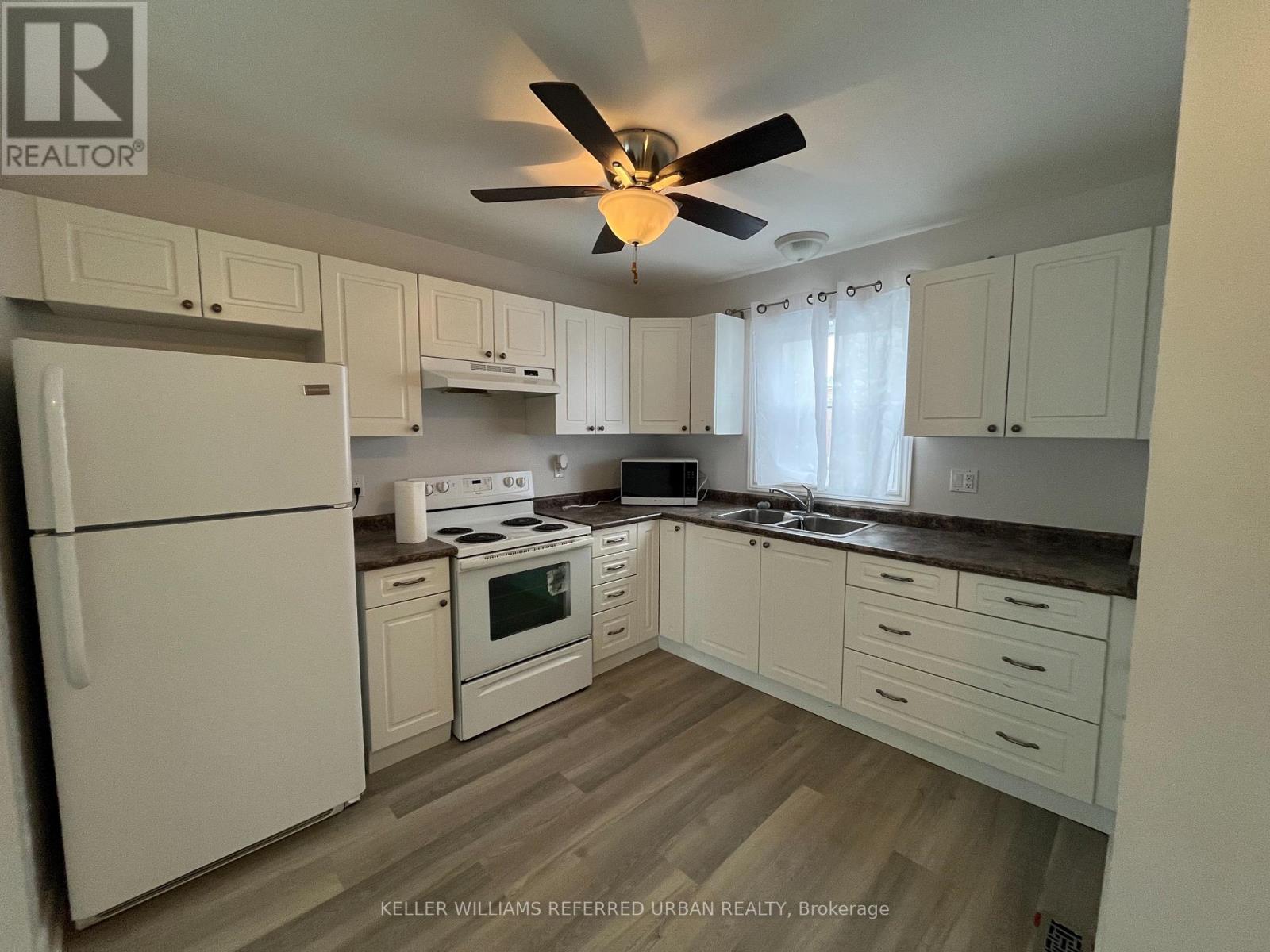 46 Sanford Street, Barrie, Ontario  L4N 3C4 - Photo 3 - S12843798