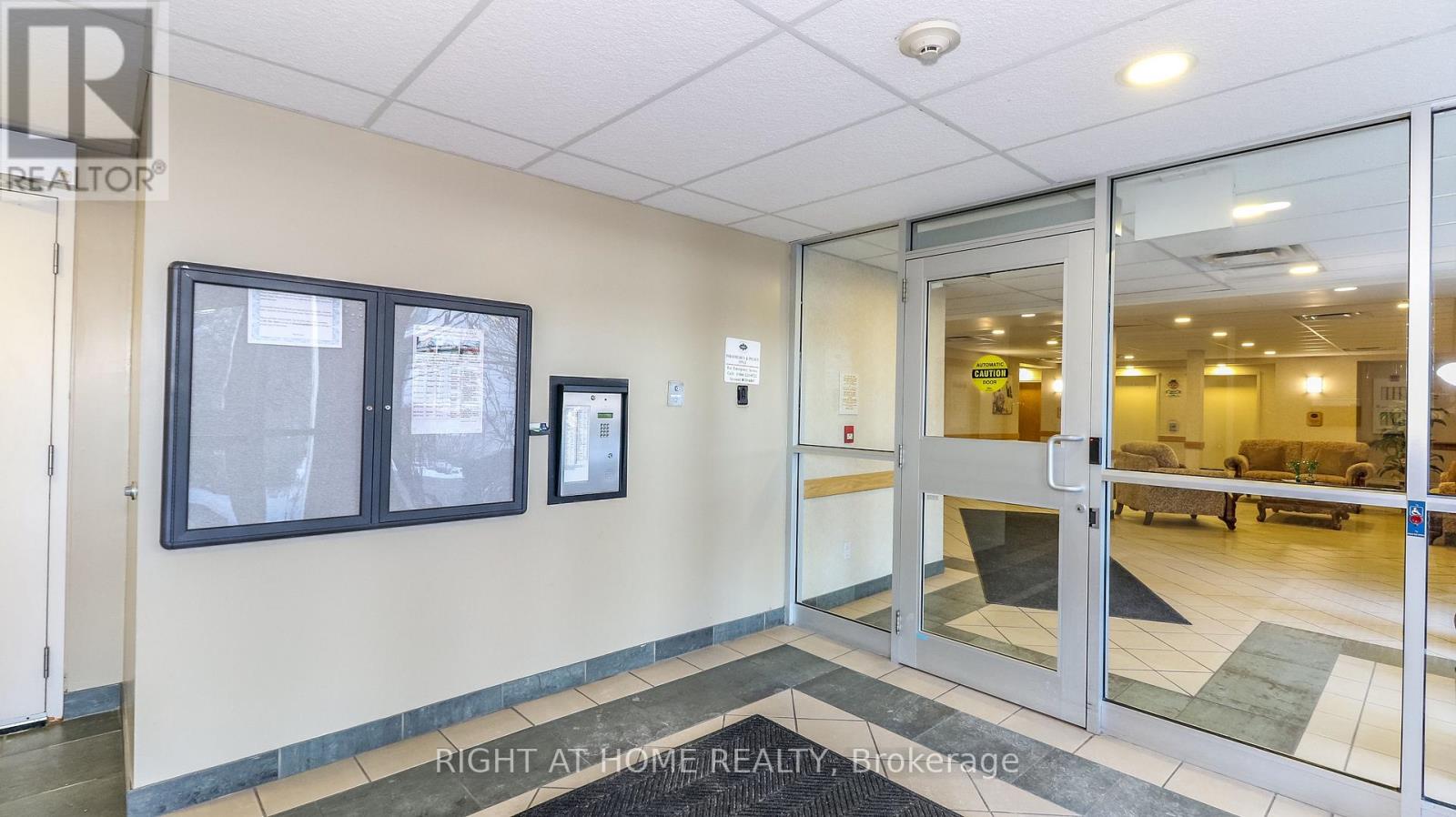 412 - 94 Dean Avenue, Barrie (Painswick South), Ontario  L4N 0M3 - Photo 5 - S12843978